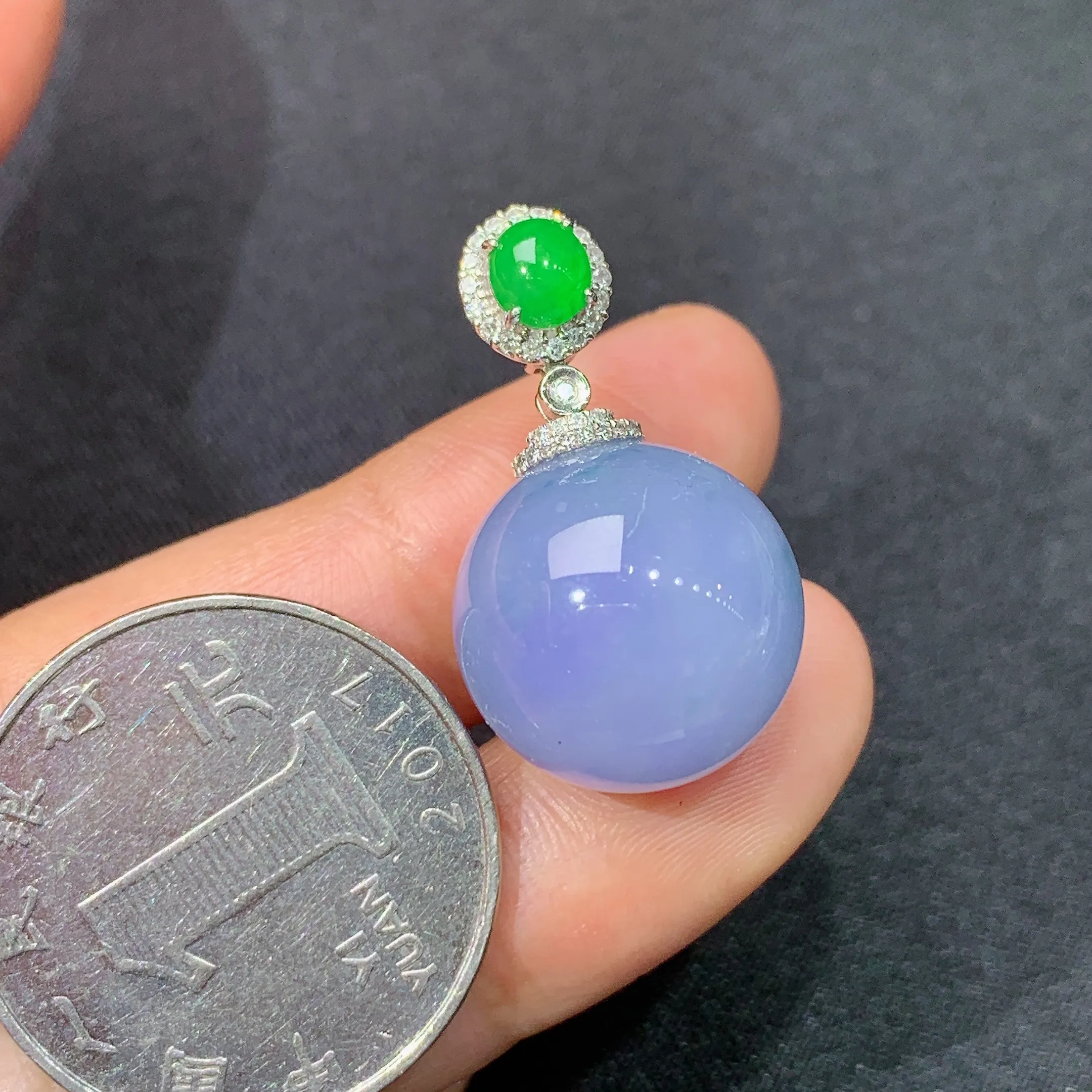 冰紫罗兰圆珠吊坠，18k金镶嵌，温润细腻，颜色鲜艳，整体尺寸27*15.6