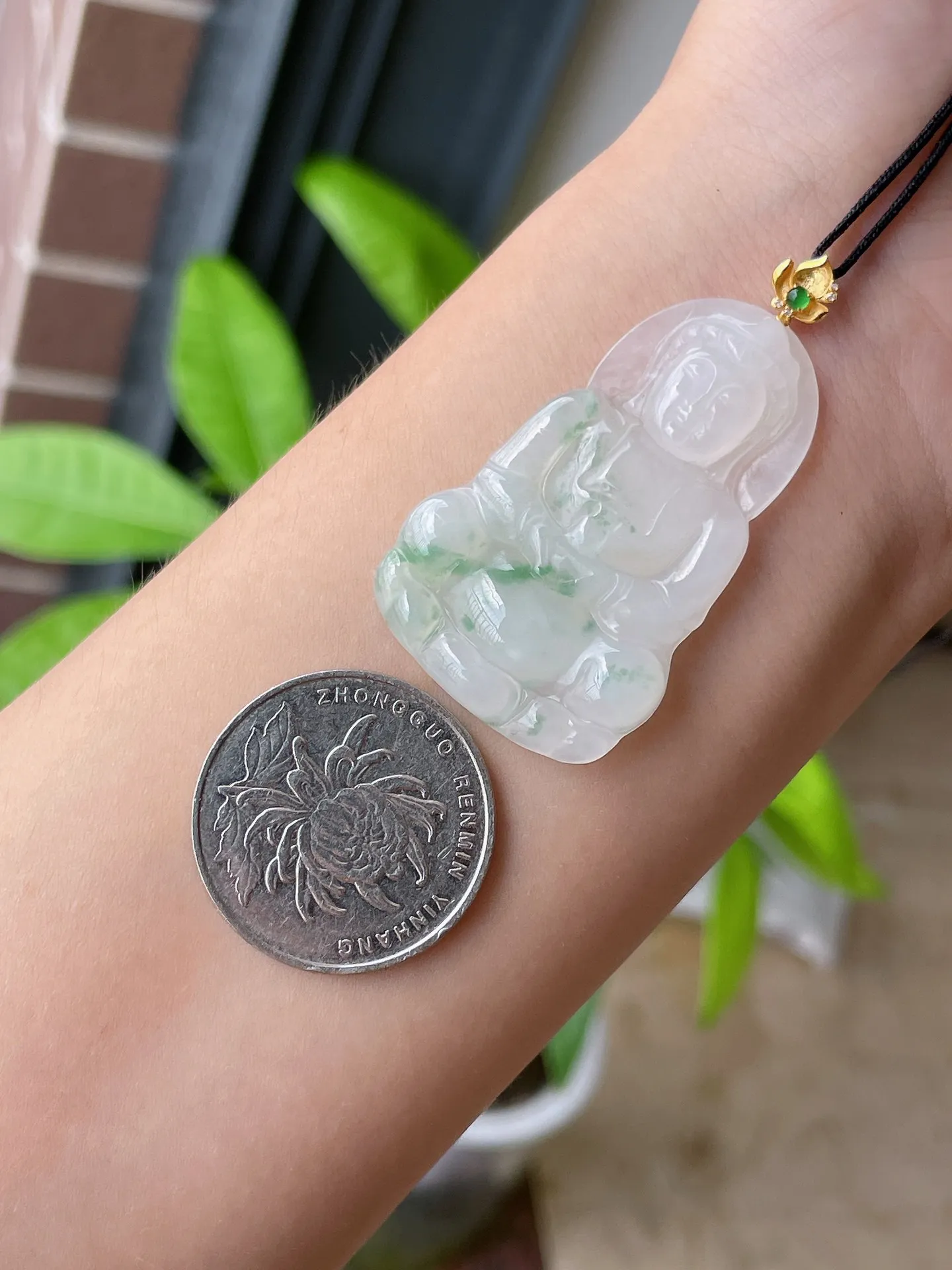 18k金扣冰胶绿花观音
裸石42-26.5-4.3mm.