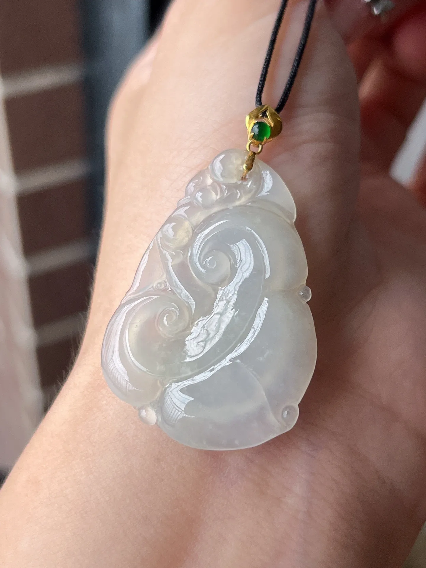 18k金扣白冰灵芝如意
裸石35.8×25×4.7mm