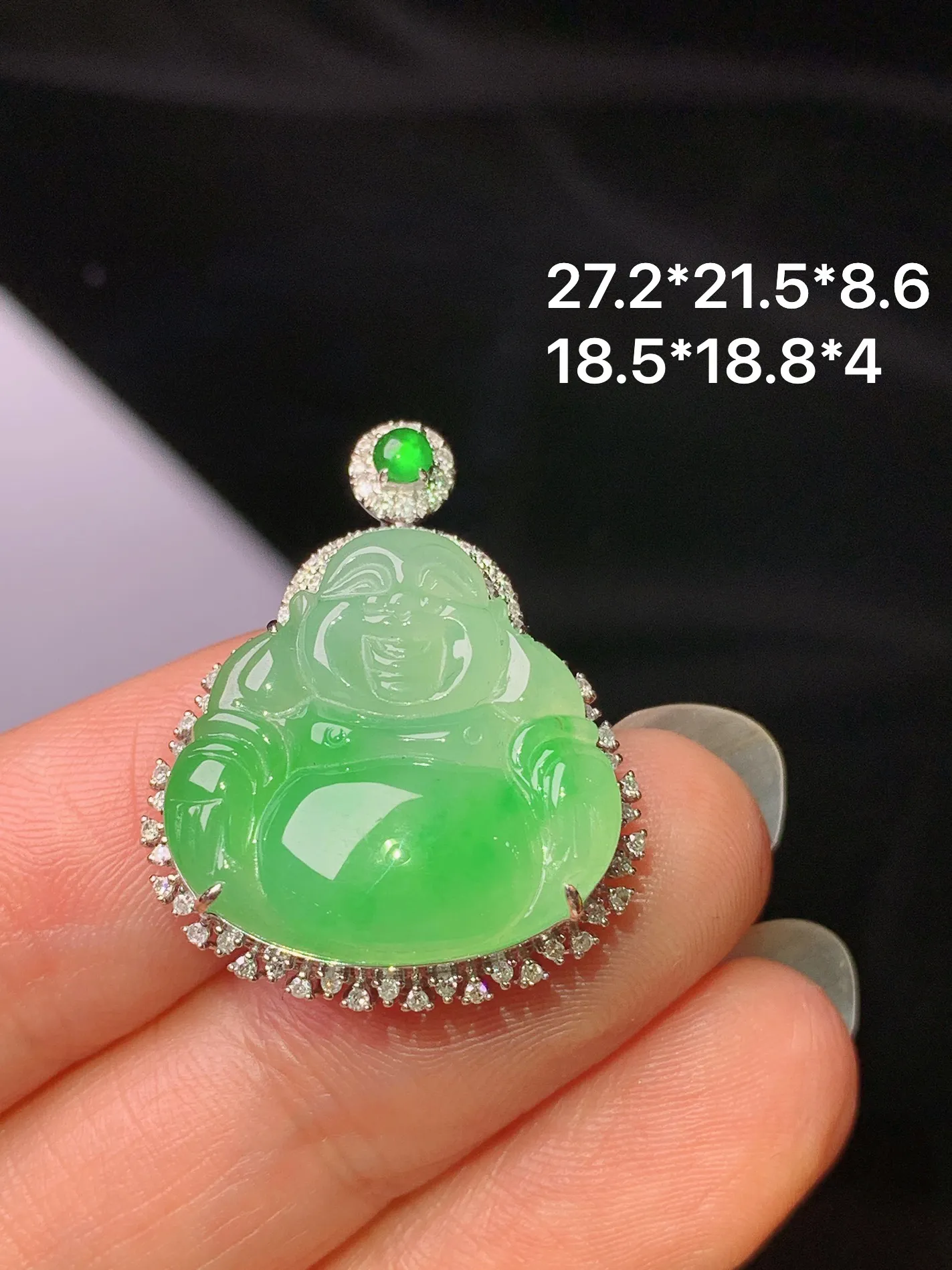 18k金钻镶嵌翠绿佛公吊坠 玉质细腻 水润亮眼 整体尺寸27.2*21.5*8.6