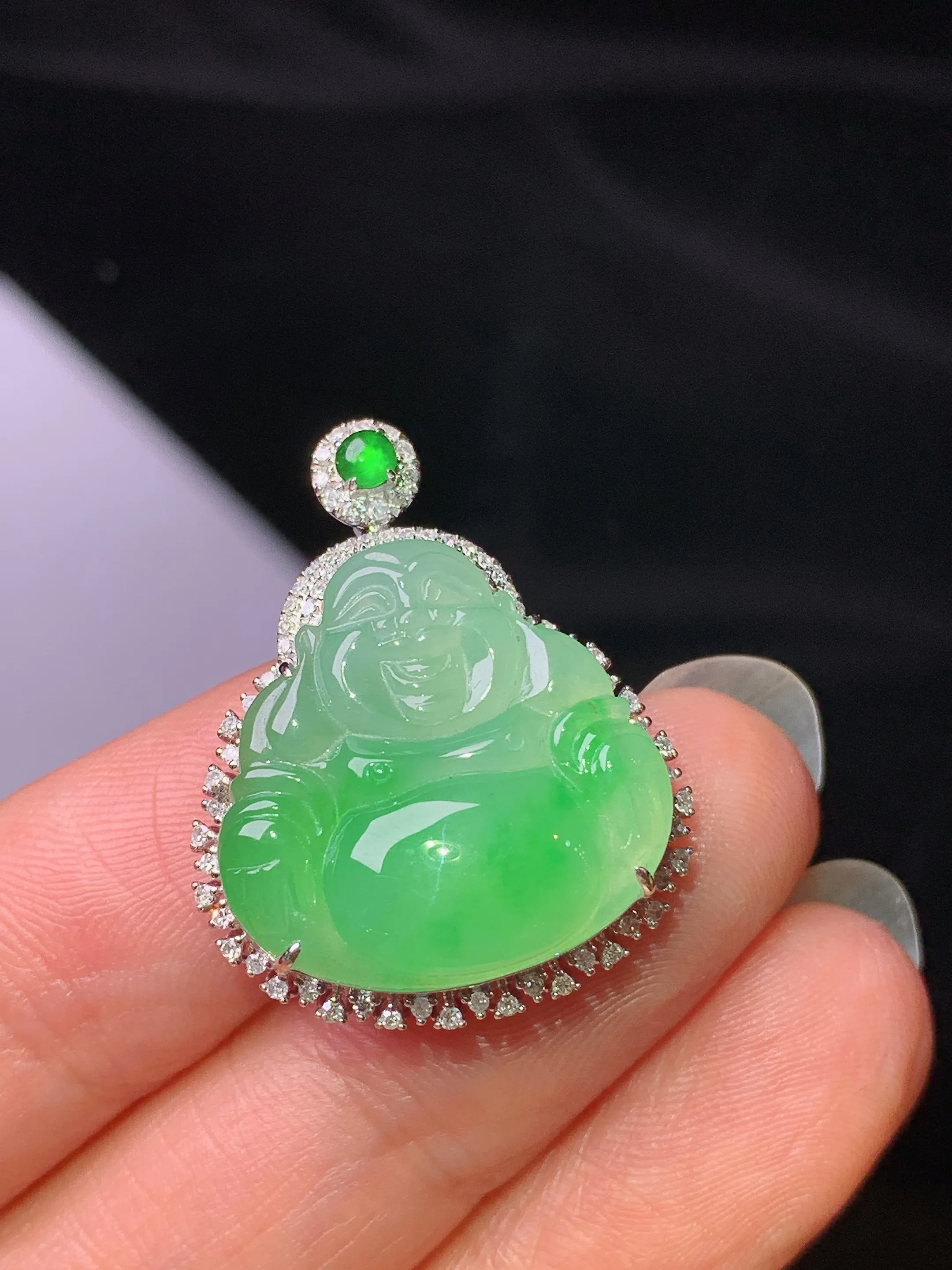 18k金钻镶嵌翠绿佛公吊坠 玉质细腻 水润亮眼 整体尺寸27.2*21.5*8.6