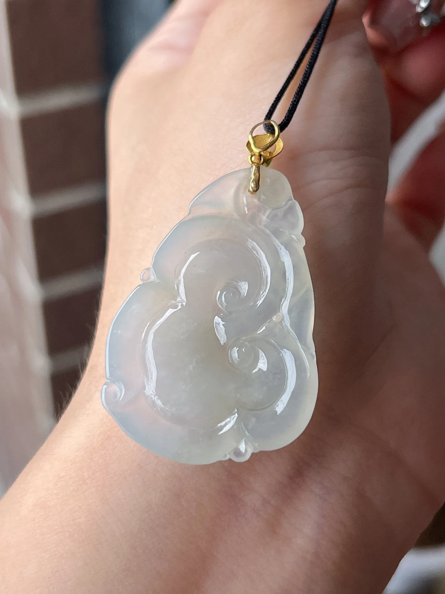 18k金扣白冰灵芝如意
裸石35.8×25×4.7mm