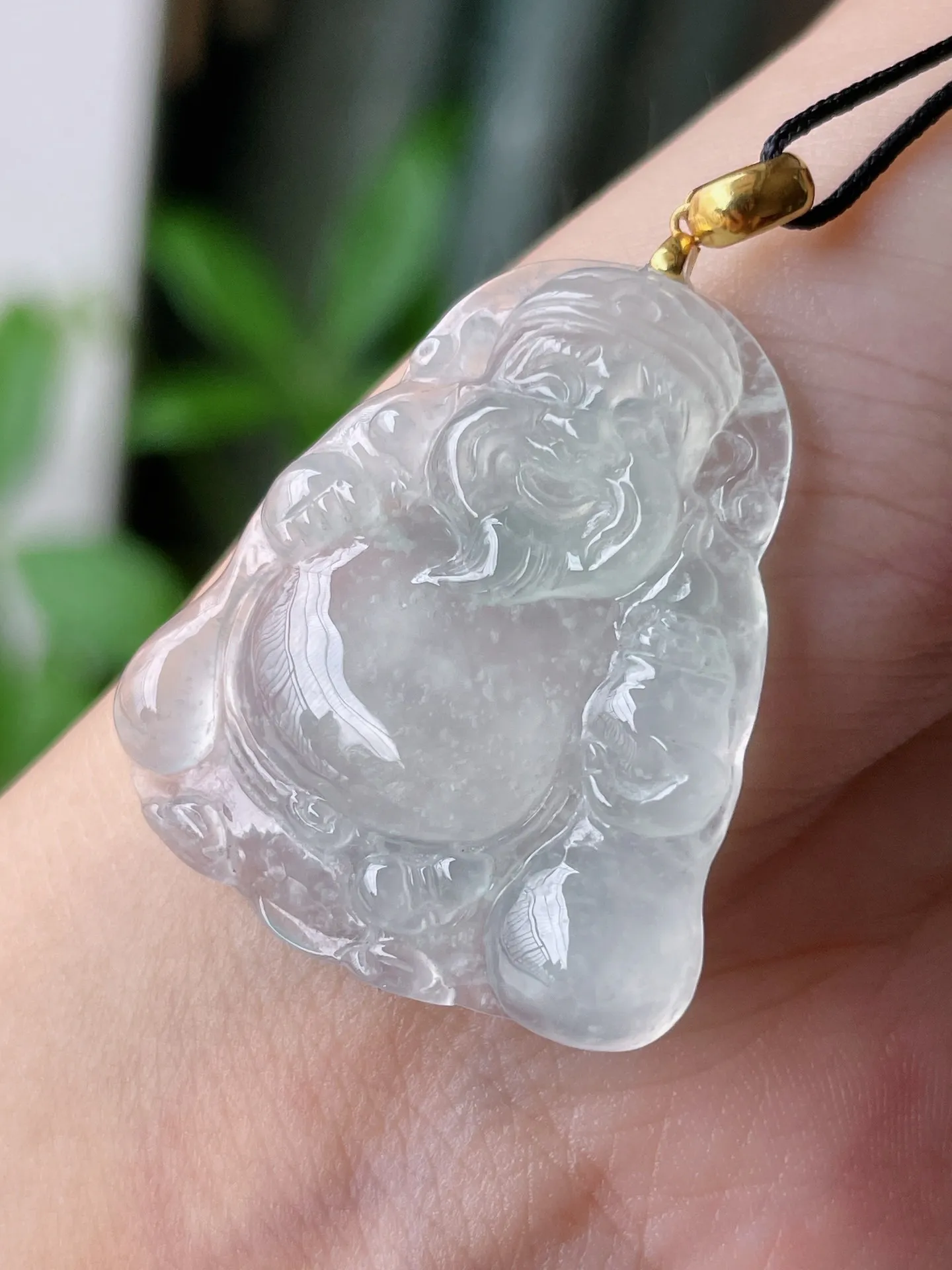 18k金扣冰种财神爷
裸石31.3-27-4.5mm