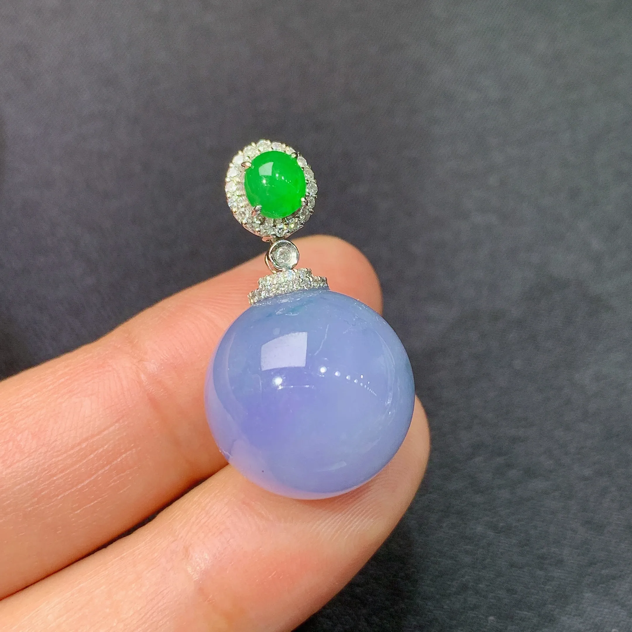 冰紫罗兰圆珠吊坠，18k金镶嵌，温润细腻，颜色鲜艳，整体尺寸27*15.6