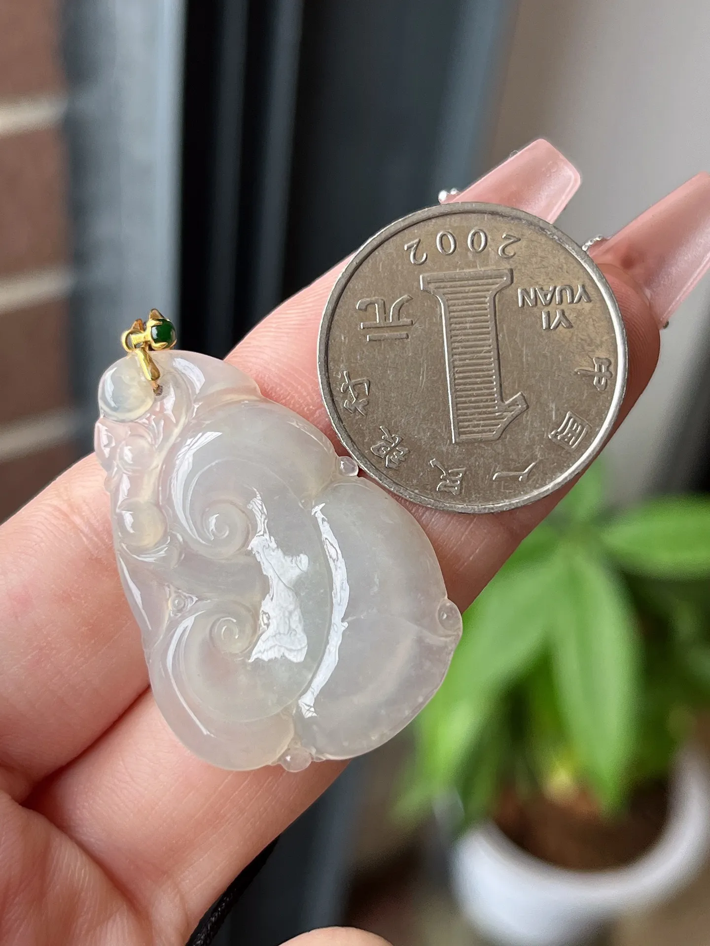 18k金扣白冰灵芝如意
裸石35.8×25×4.7mm