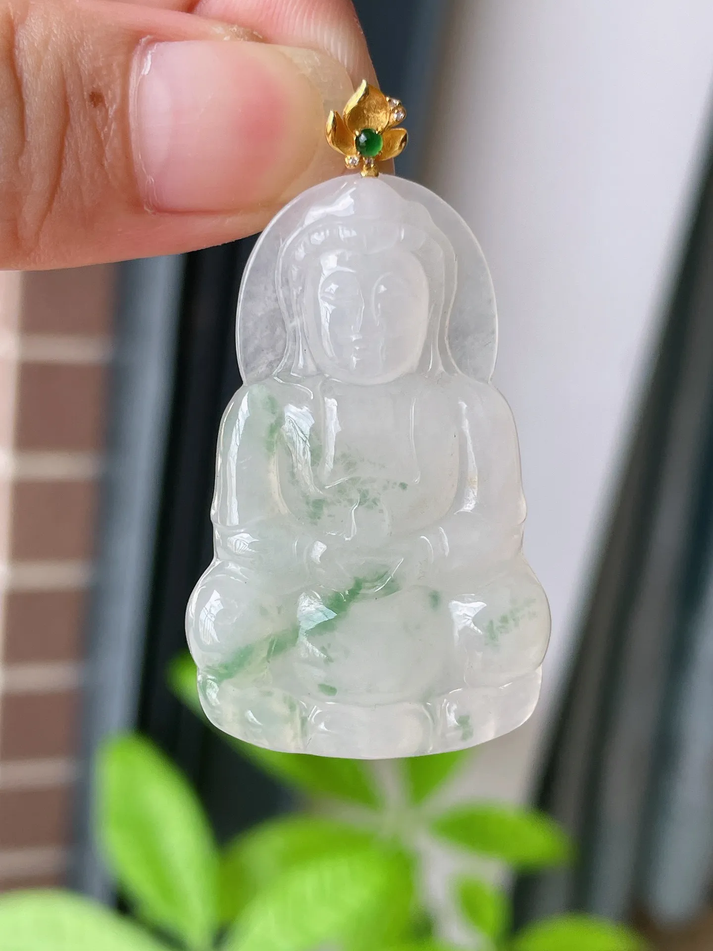 18k金扣冰胶绿花观音
裸石42-26.5-4.3mm.