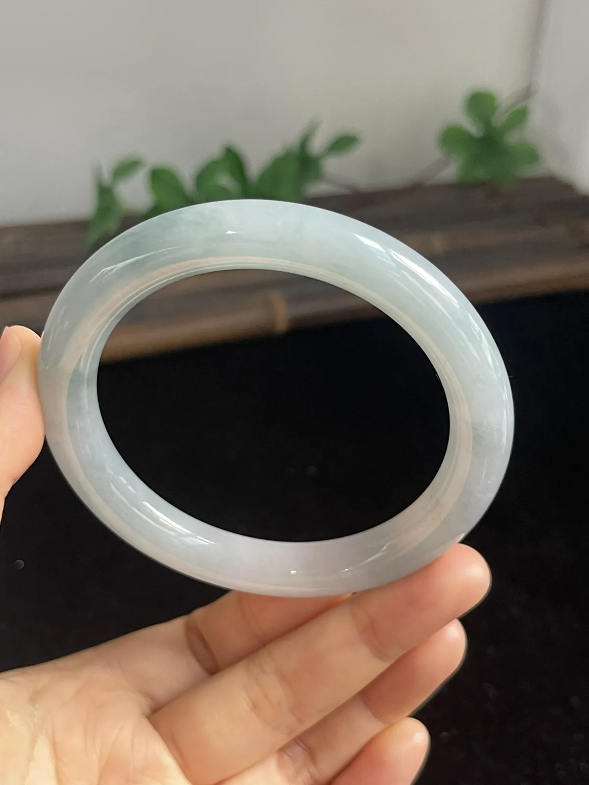 圆镯58.6圈口，翡翠手镯