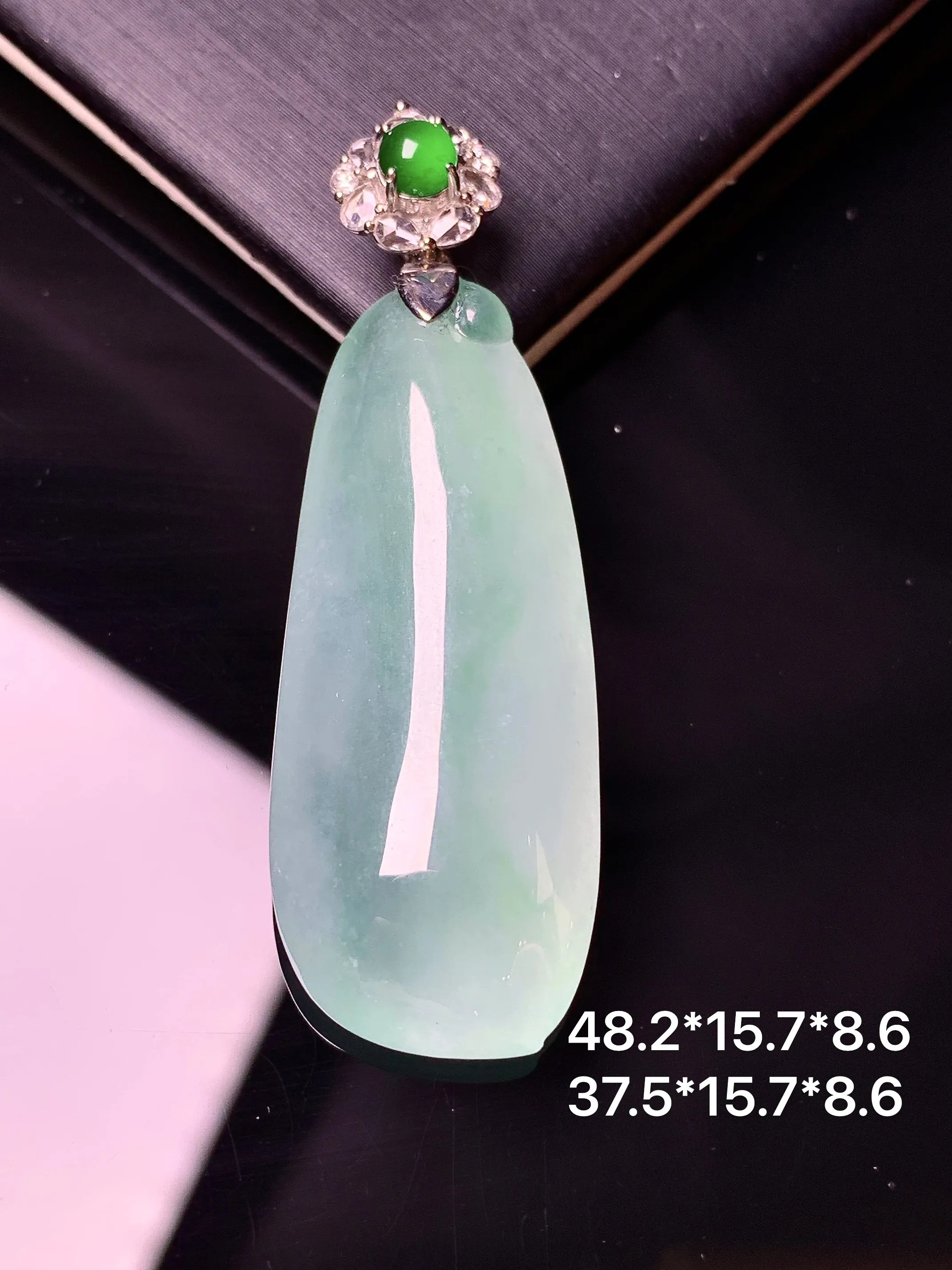 18k金钻镶嵌冰种福瓜吊坠 玉质细腻 水润亮眼 整体尺寸48.2*15.7*8.6