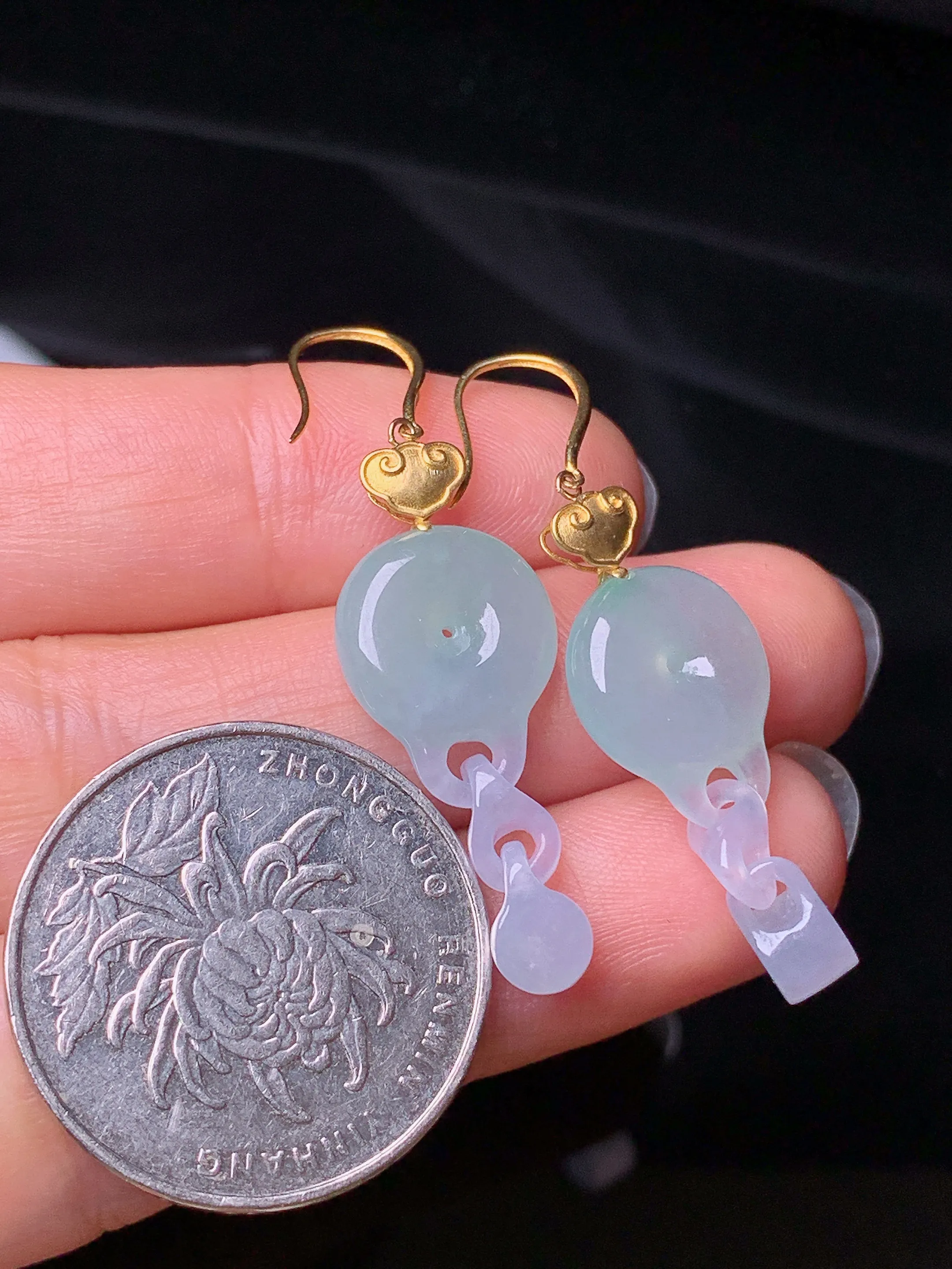 18k金镶嵌冰种仿古平安扣耳坠 玉质细腻 水润亮眼 整体尺寸43.2*11.8*4.2