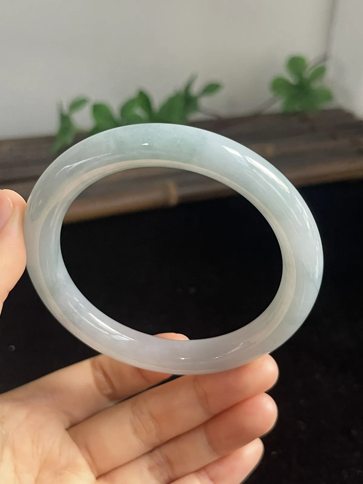 圆镯58.6圈口，翡翠手镯