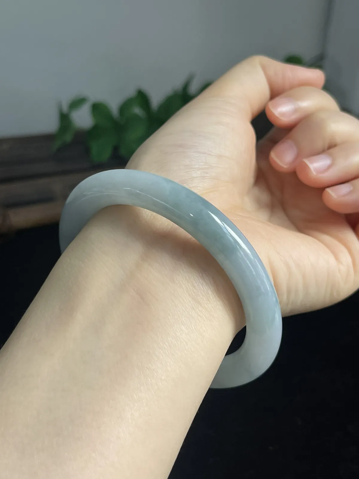 圆镯58.6圈口，翡翠手镯