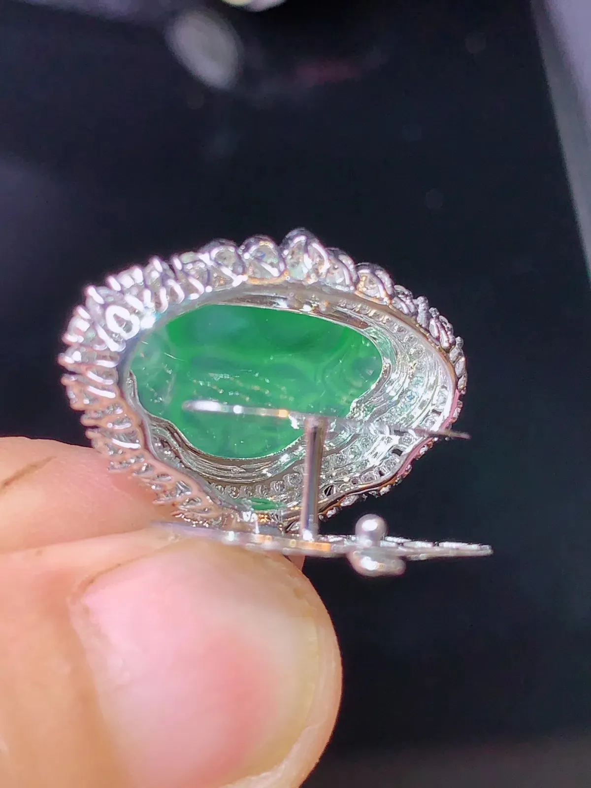 18k金钻镶嵌翠绿佛公吊坠 玉质细腻 水润亮眼 整体尺寸25.5*22.8*9.2