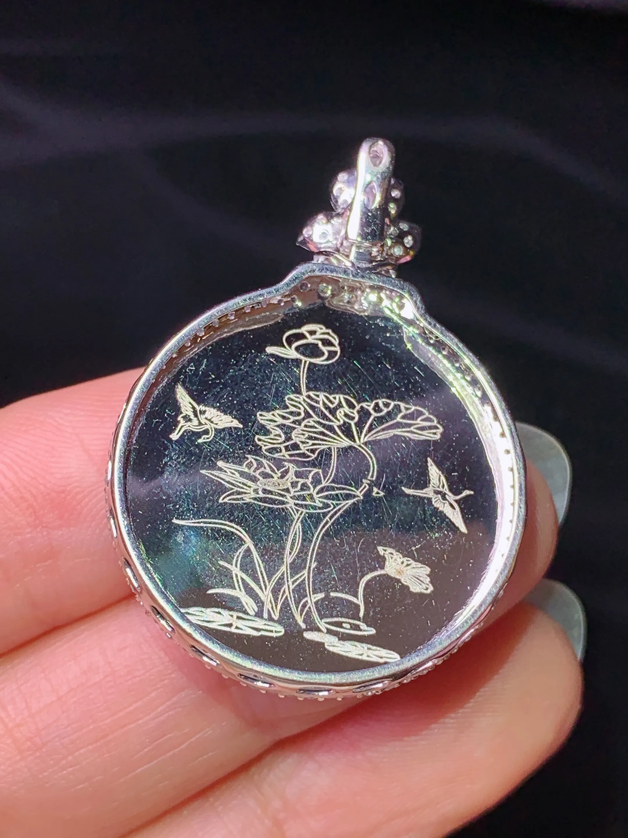 18k金钻镶嵌飘绿平安扣吊坠 玉质细腻 水润亮眼 整体尺寸36*25.8*7.3