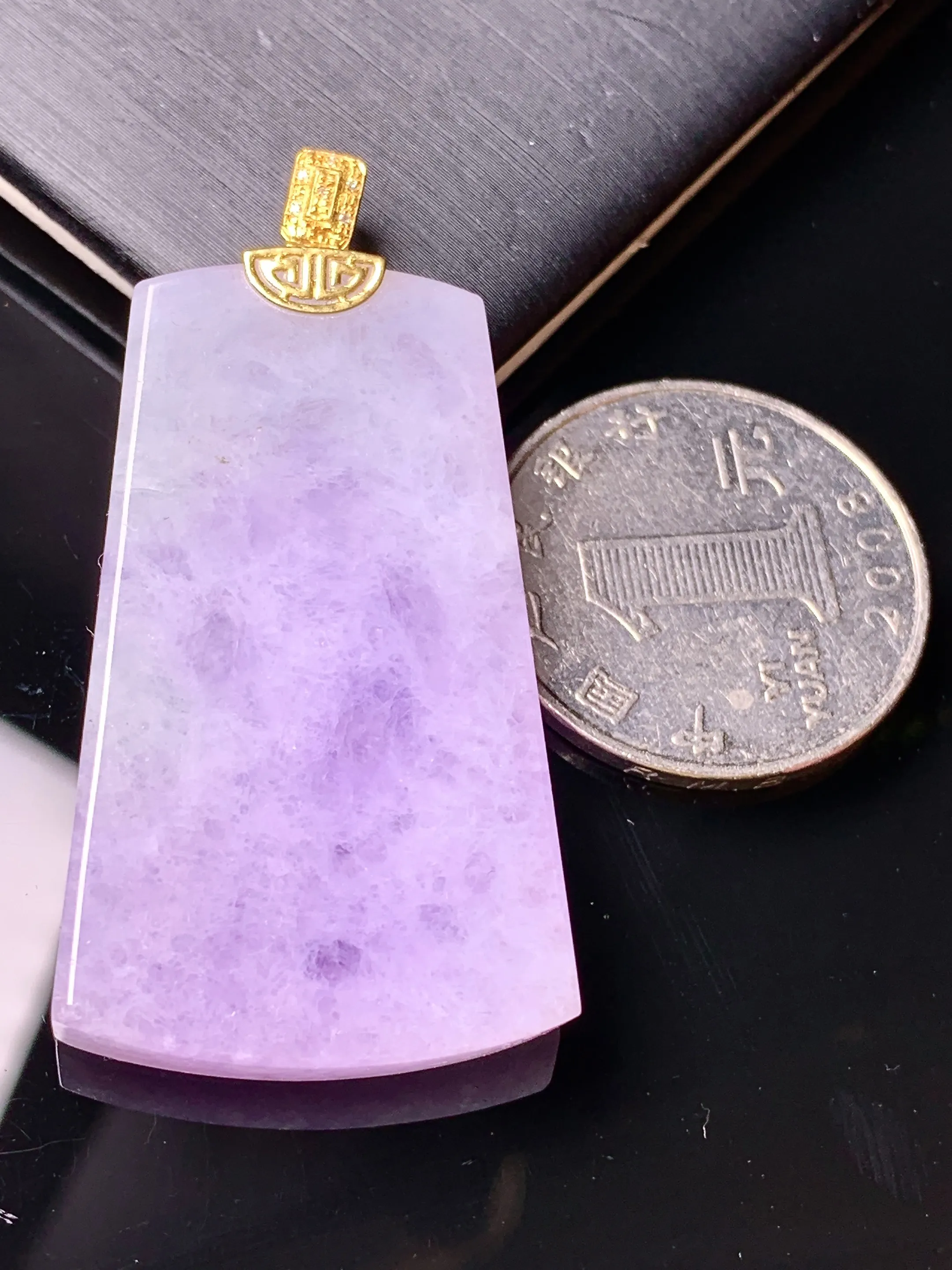 18k金钻镶嵌紫罗兰无事牌吊坠 玉质细腻 水润亮眼 整体尺寸47.8*24.5*5.7