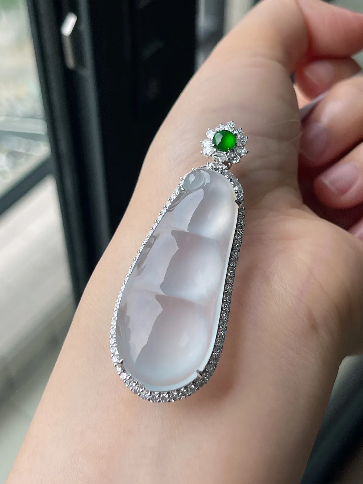 翡翠冰种白色福豆，印记：Au750,伴钻石