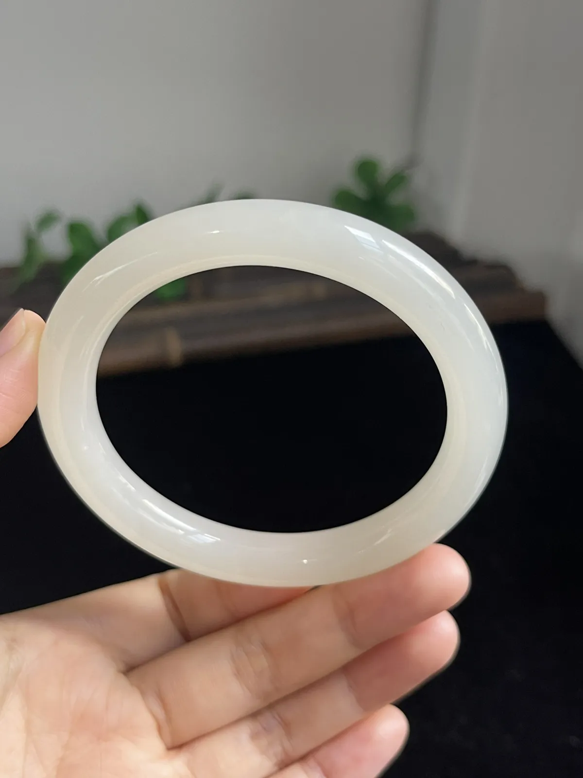 圆镯58.8圈口，和田玉手镯