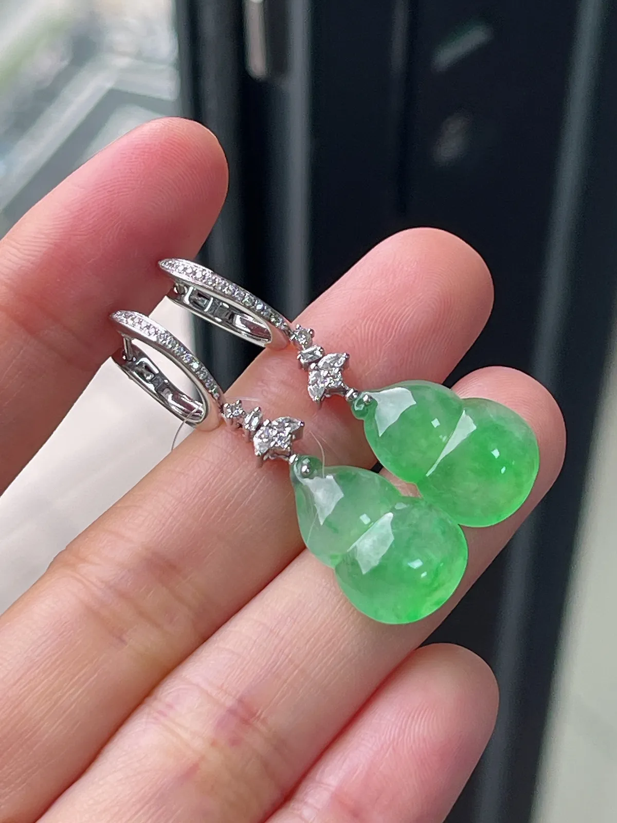 翡翠冰绿耳坠，印记：Au750,伴钻石