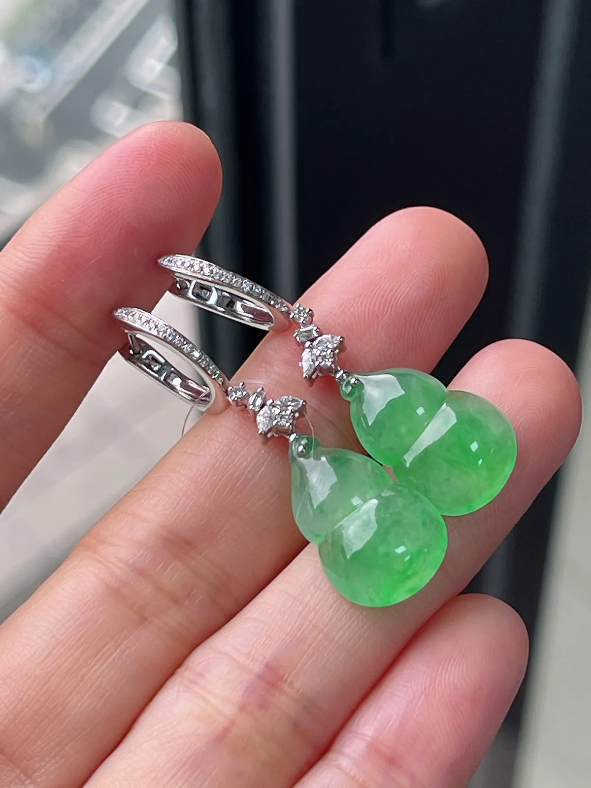 翡翠冰绿耳坠，印记：Au750,伴钻石