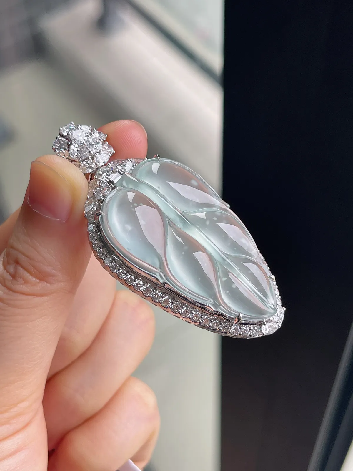 翡翠冰种白色叶子，印记：Au750