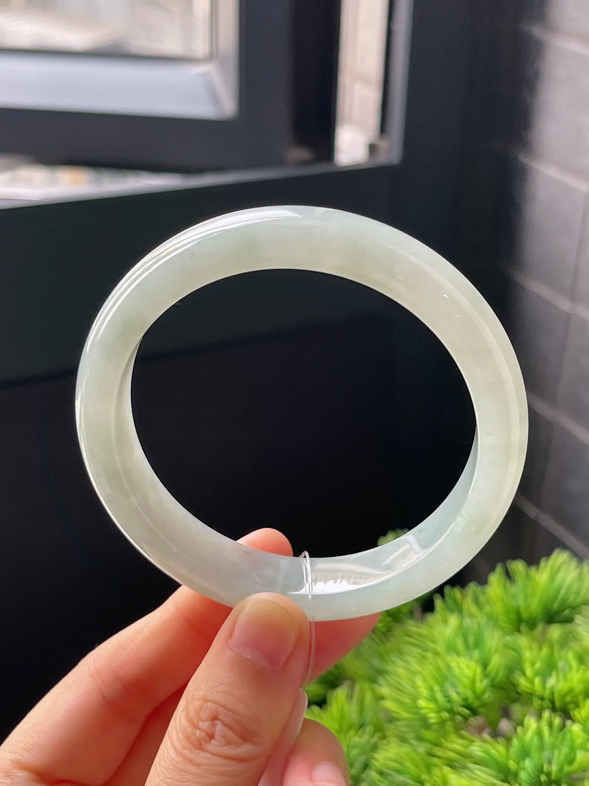 正圈58.8圈口，翡翠冰糯种浅绿色手镯