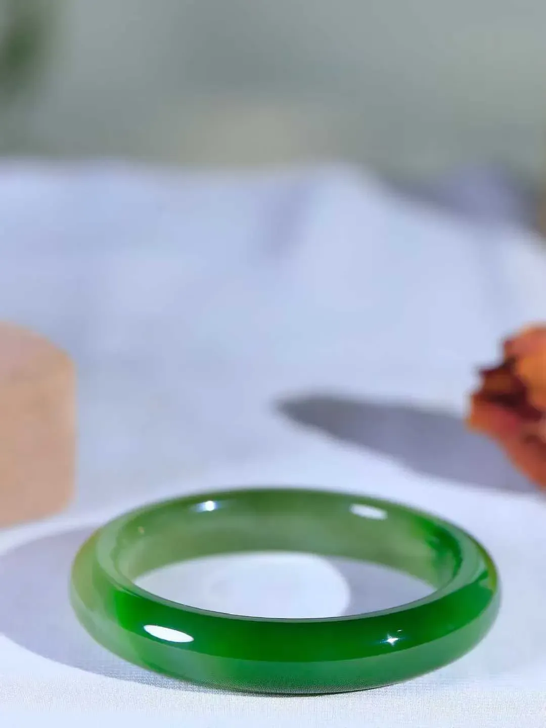 【碧波流转·手镯】

收藏级臻品️和田玉碧玉手镯，玉质细腻温润，手感舒适，️线条流畅，简约大