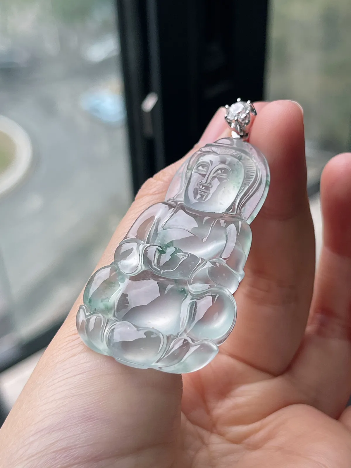 翡翠冰种白色观音吊坠，印记：Au750,伴钻石