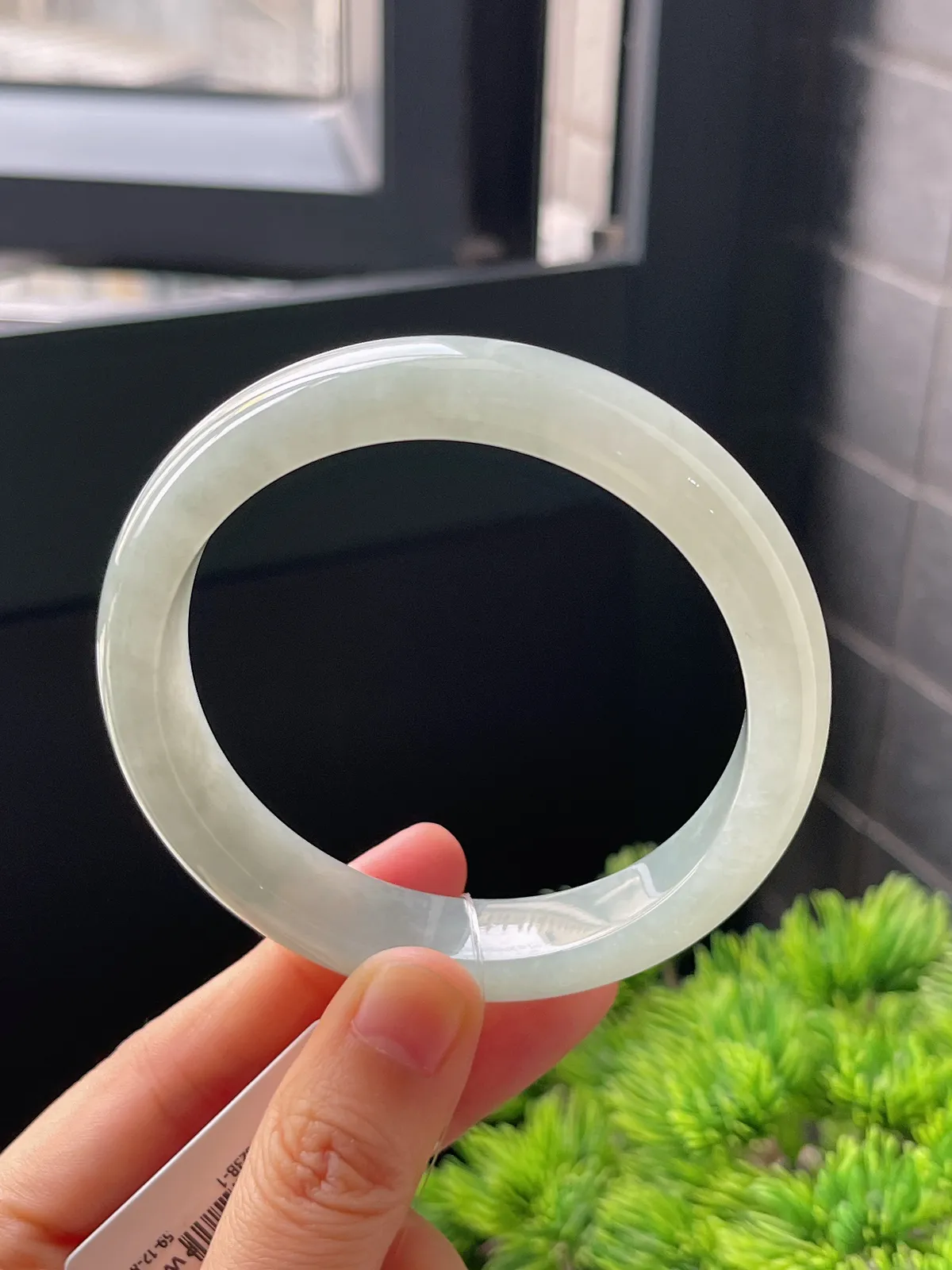 正圈58.8圈口，翡翠冰糯种浅绿色手镯