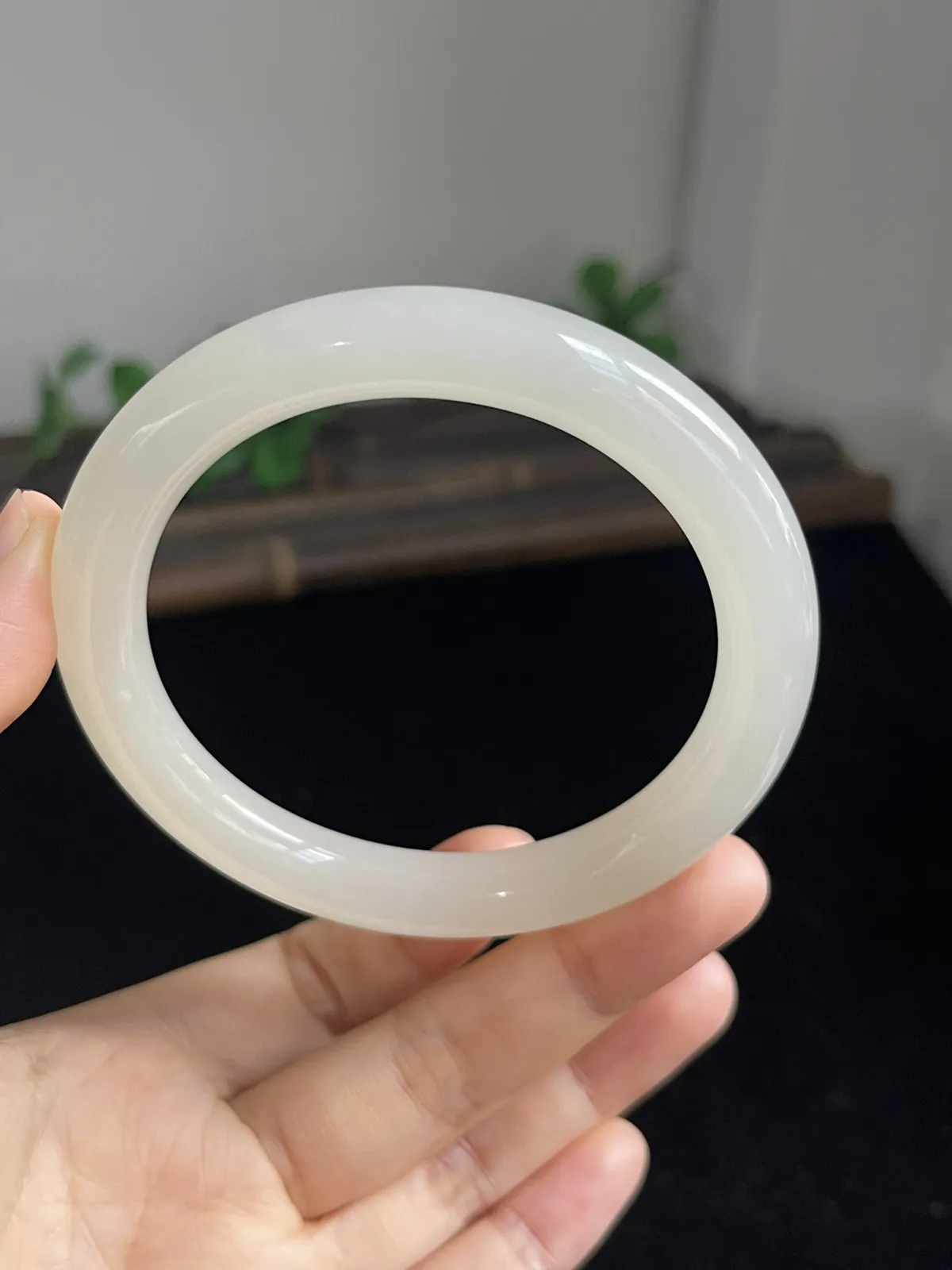 圆镯58.8圈口，和田玉手镯