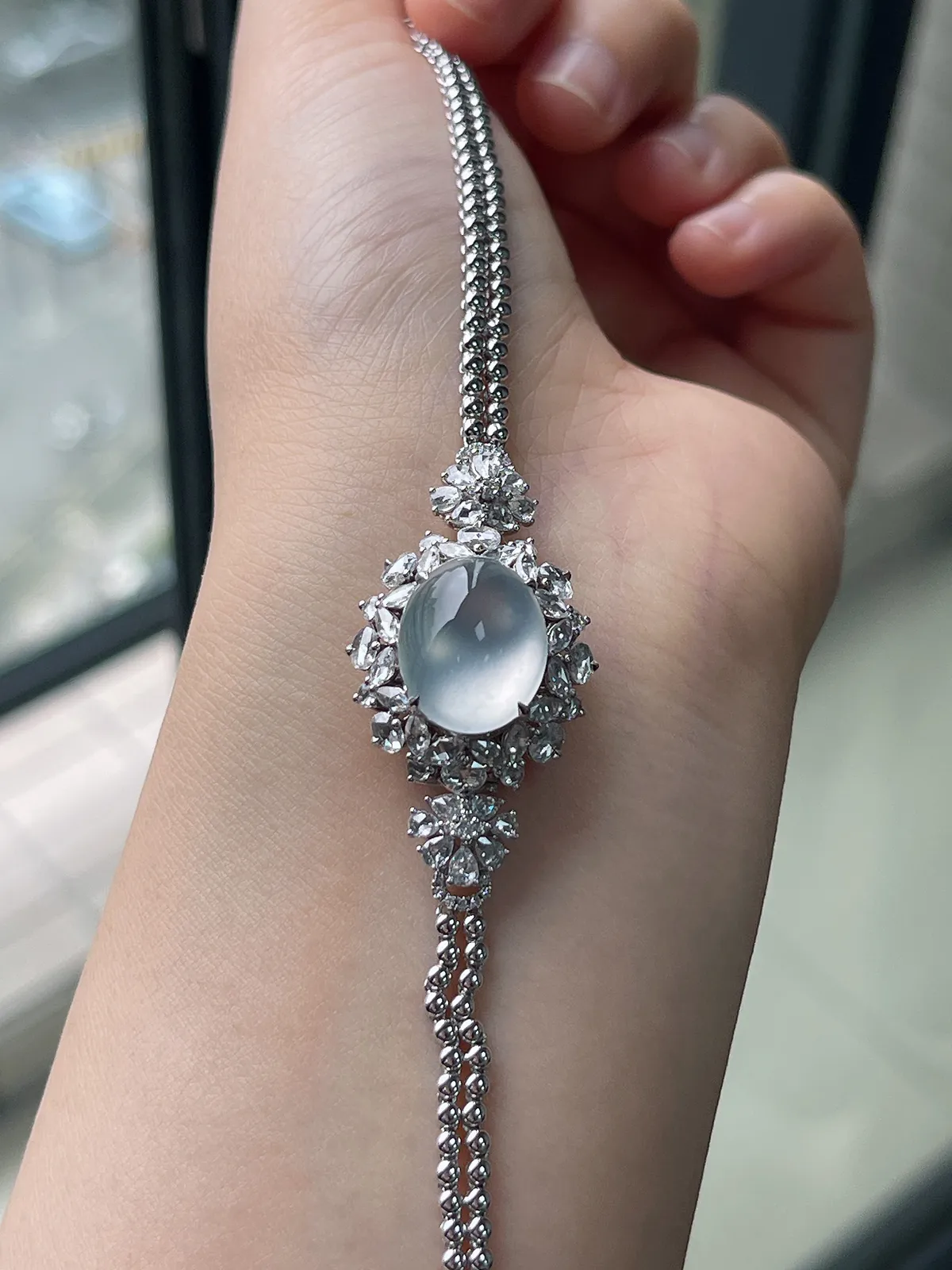 翡翠白冰手链，伴钻石