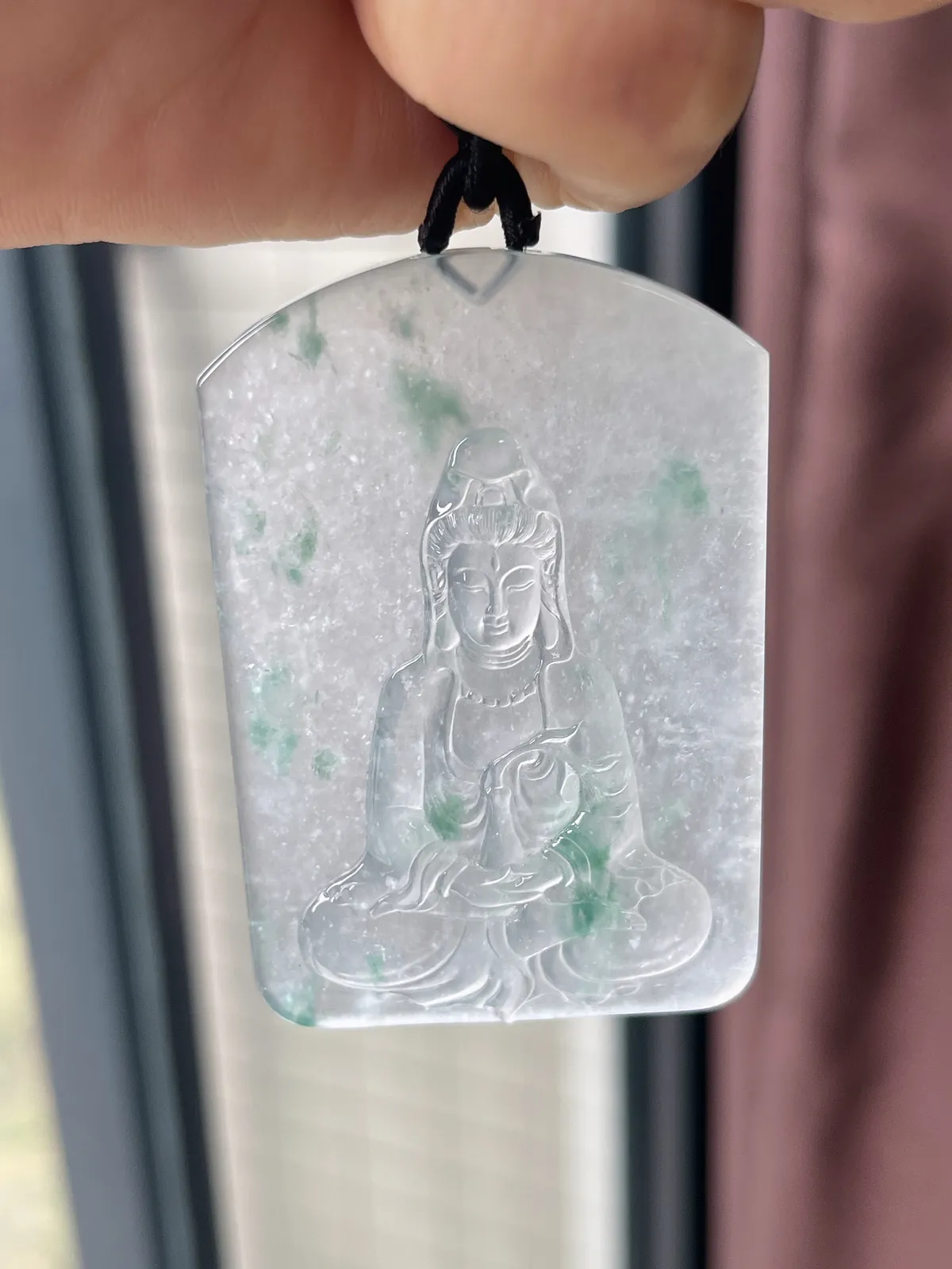 翡翠冰种白色飘绿观音吊坠