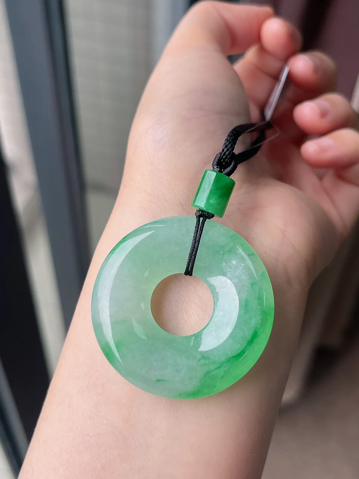 翡翠冰糯种飘绿平安扣