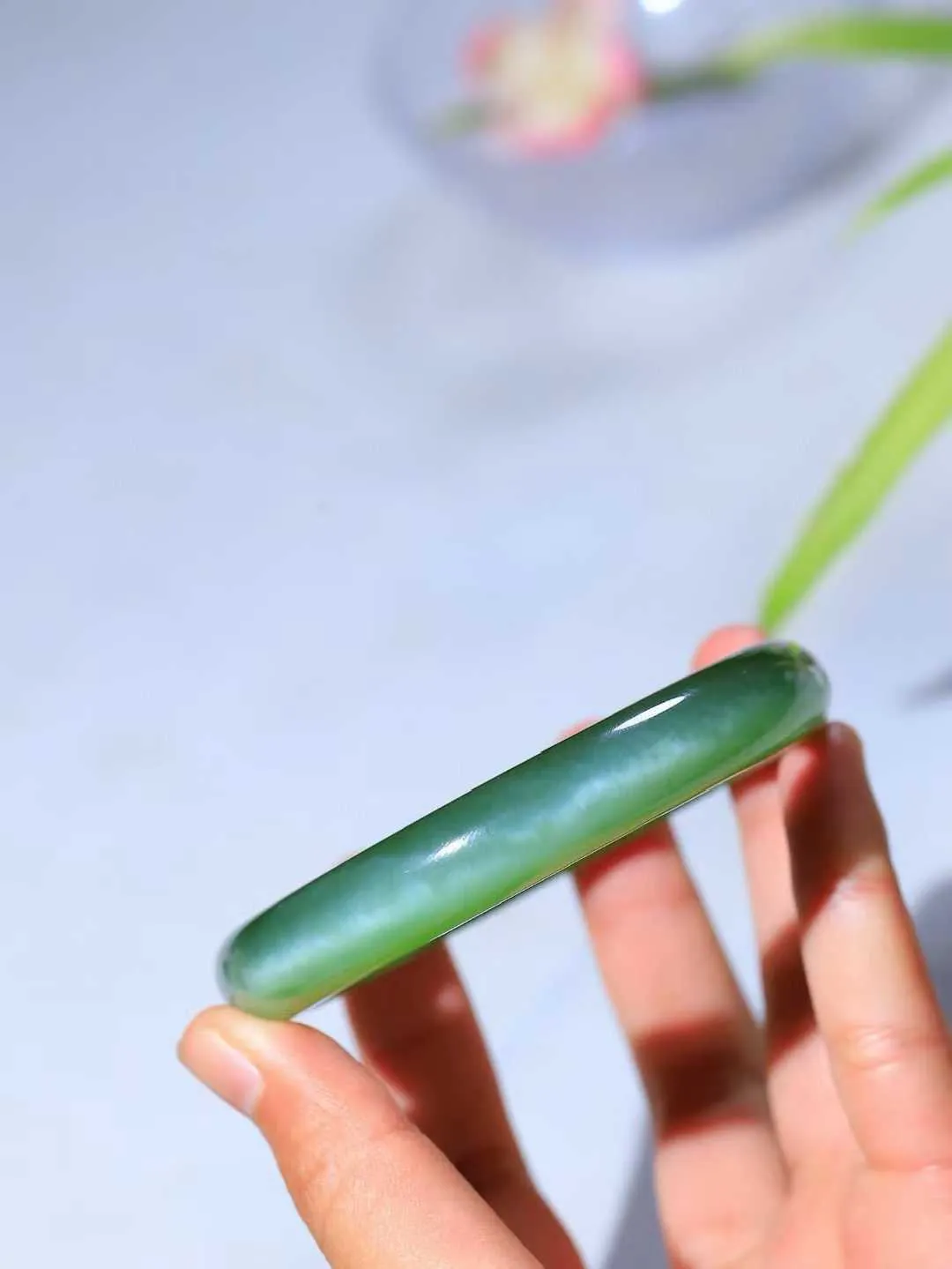 【温润如心.镯】

收藏级臻品和田玉碧玉猫眼手镯，精选上等碧玉料，色泽清透，质地细腻。佩戴它，感受