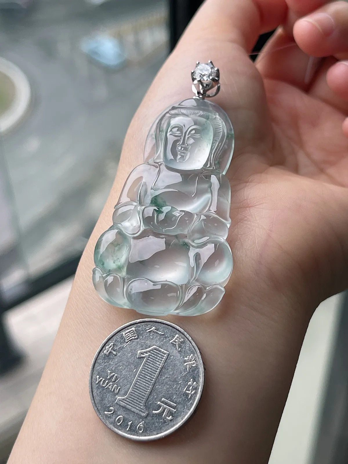 翡翠冰种白色观音吊坠，印记：Au750,伴钻石