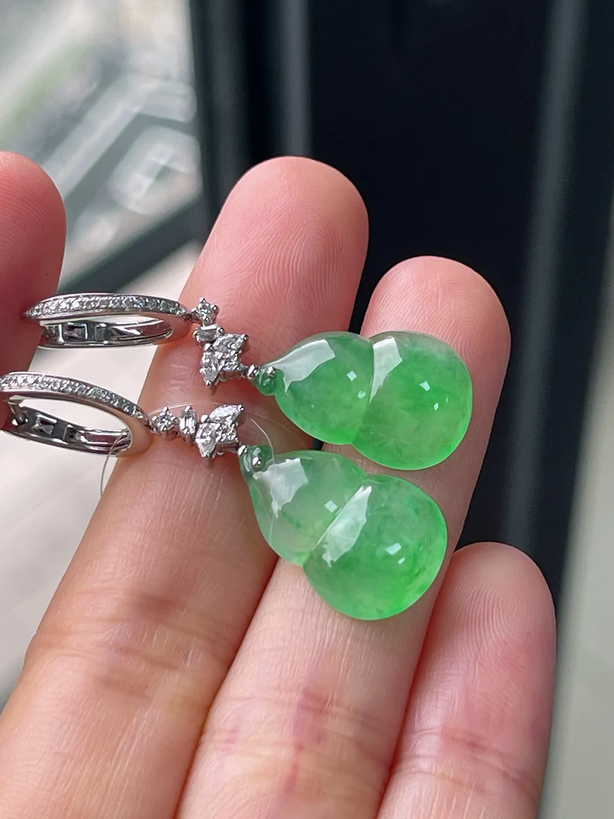 翡翠冰绿耳坠，印记：Au750,伴钻石