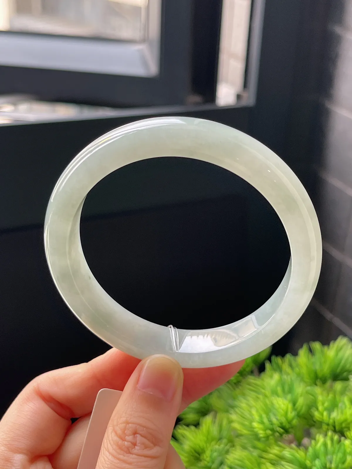 正圈58.8圈口，翡翠冰糯种浅绿色手镯