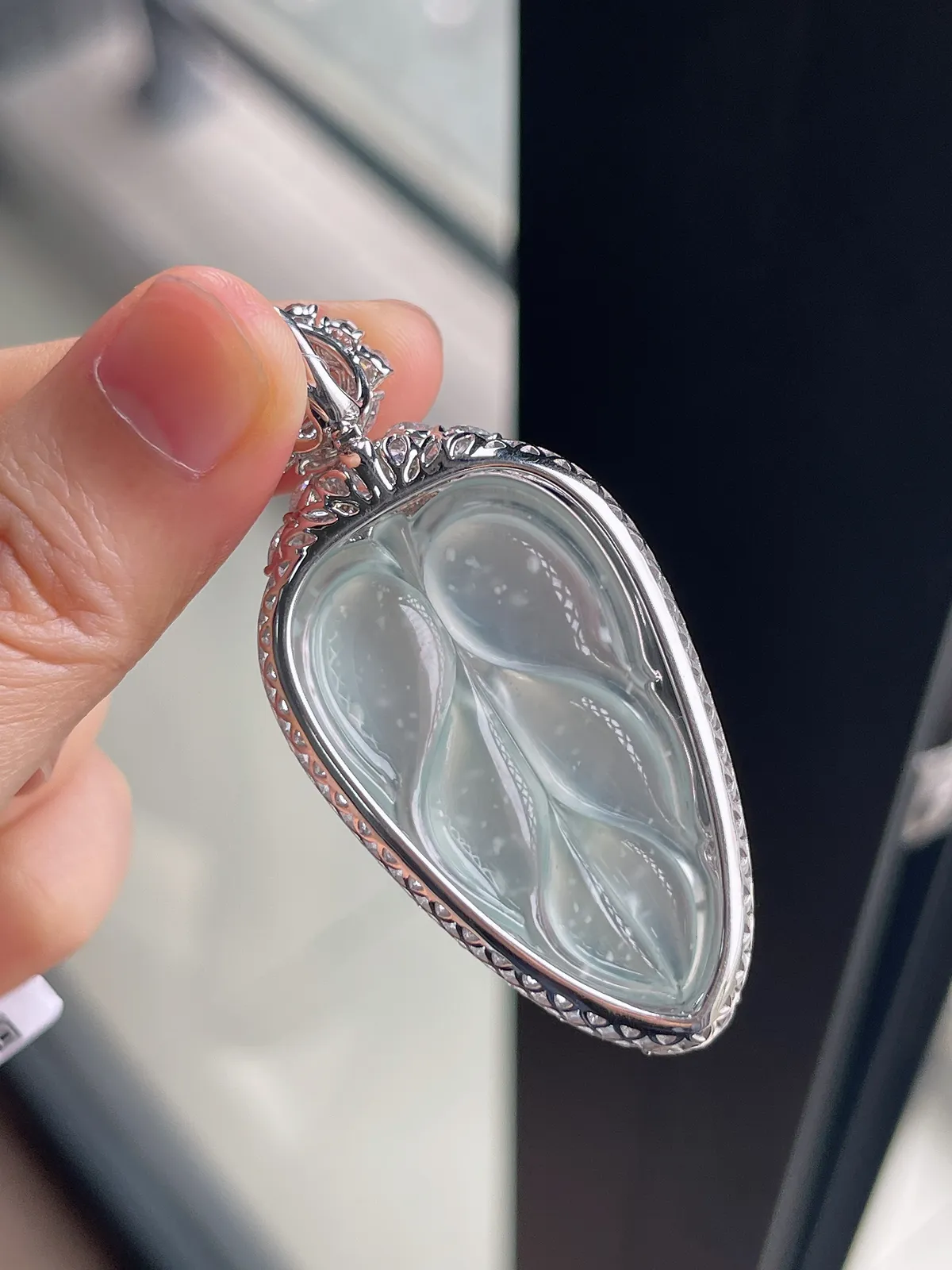 翡翠冰种白色叶子，印记：Au750