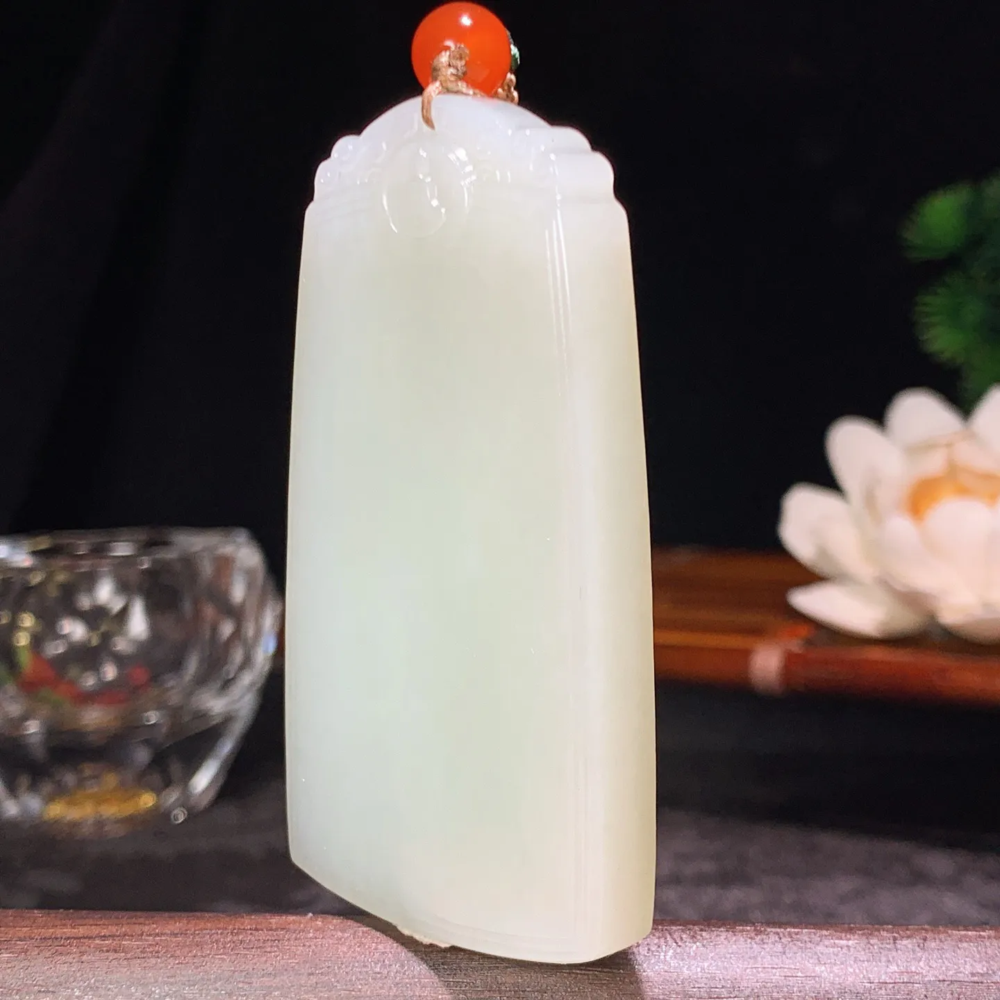 和田玉白玉平安无事牌挂件 尺寸70/36/10重63.5克。玉质细腻油润。手推出油。佩戴高端典雅。lt260225