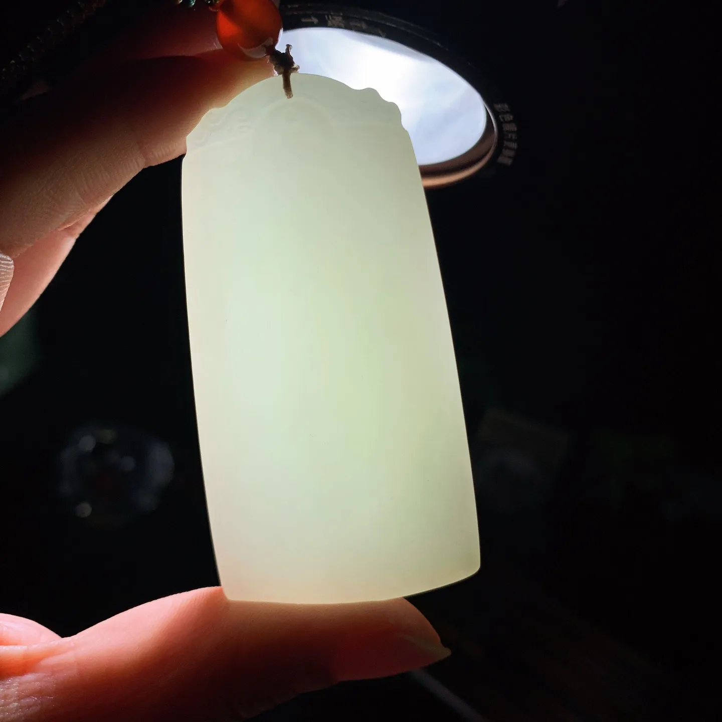 和田玉白玉平安无事牌挂件 尺寸70/36/10重63.5克。玉质细腻油润。手推出油。佩戴高端典雅。lt260225