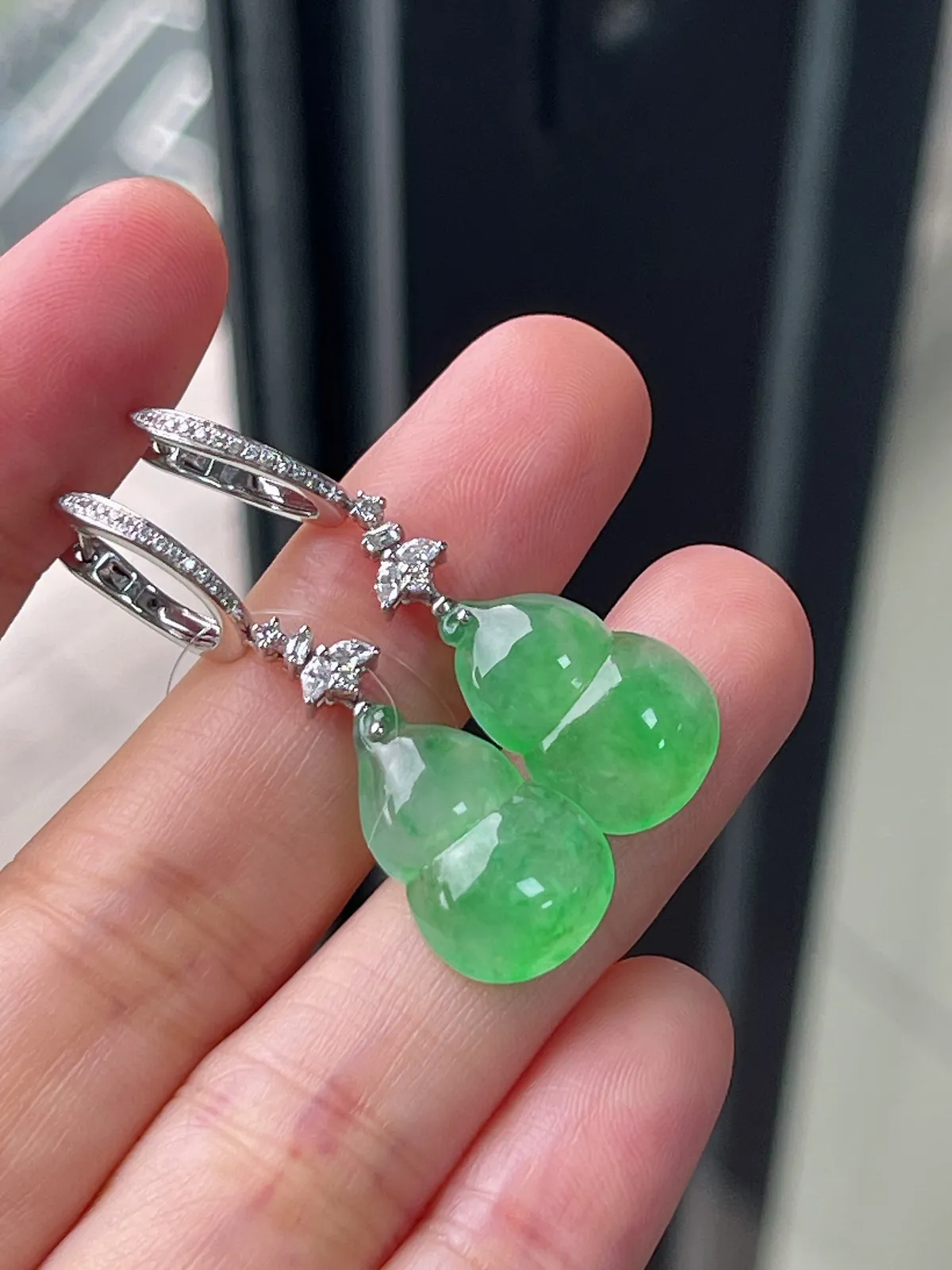 翡翠冰绿耳坠，印记：Au750,伴钻石