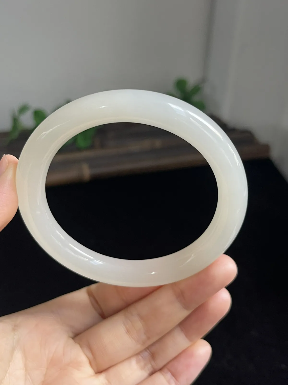 圆镯58.8圈口，和田玉手镯