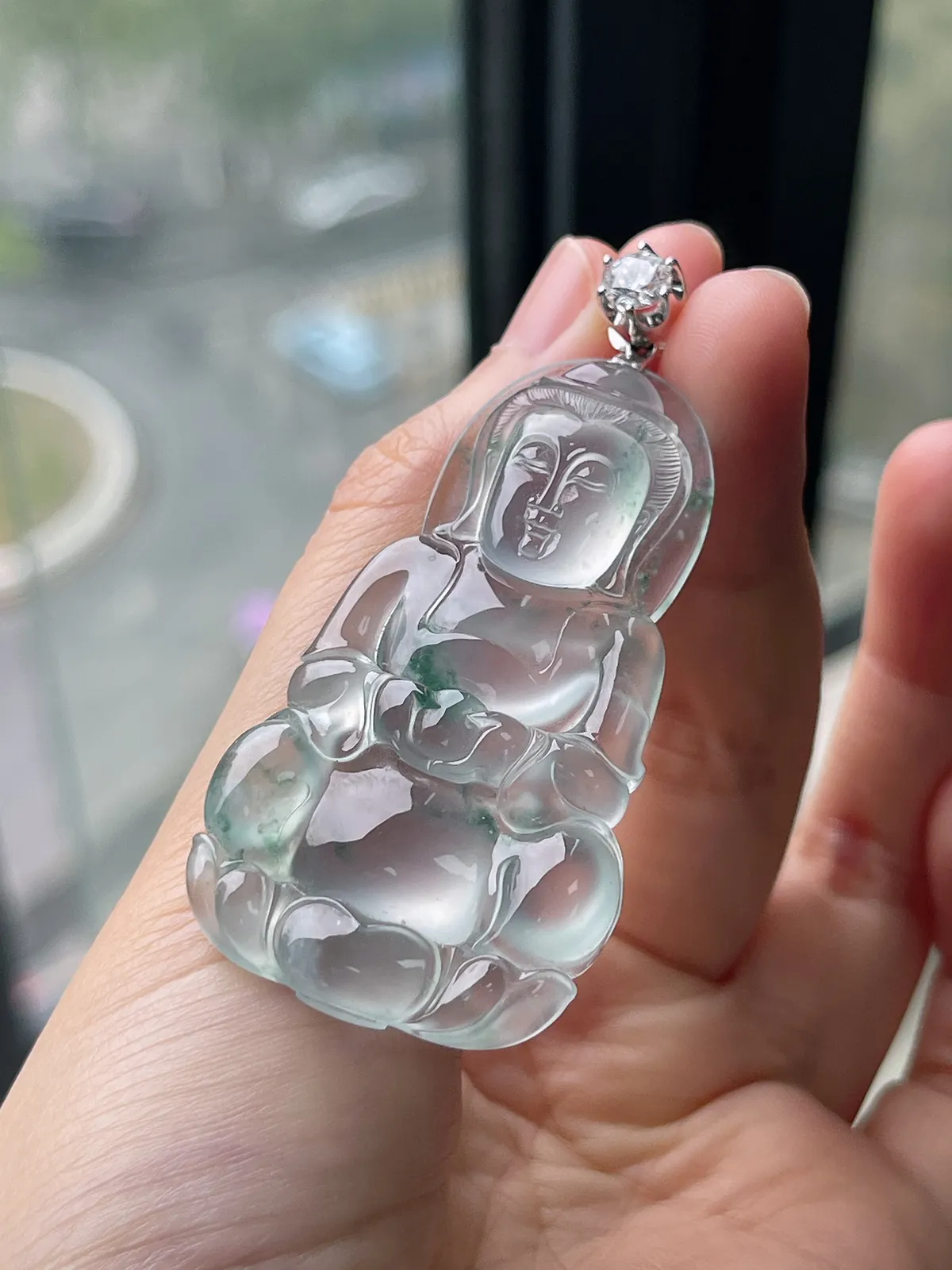 翡翠冰种白色观音吊坠，印记：Au750,伴钻石