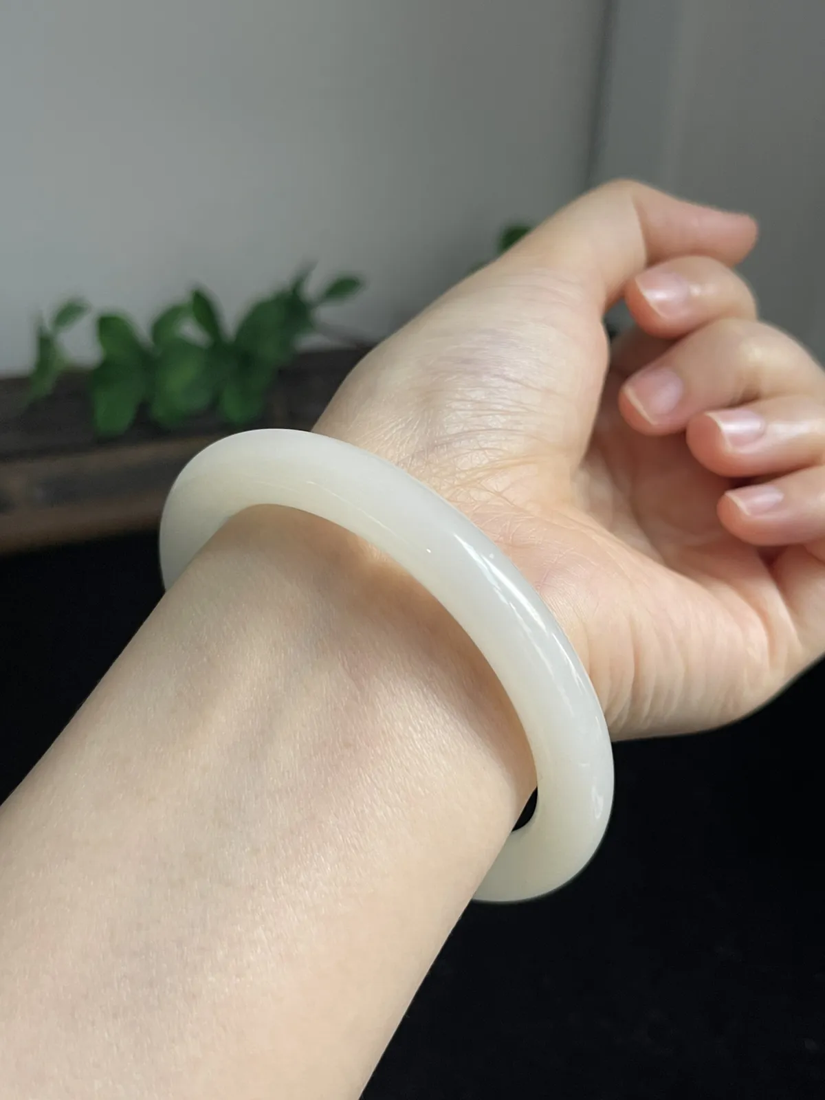 圆镯58.8圈口，和田玉手镯