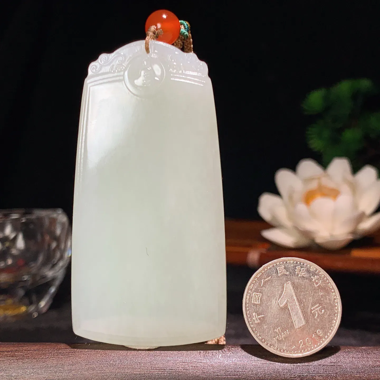 和田玉白玉平安无事牌挂件 尺寸70/36/10重63.5克。玉质细腻油润。手推出油。佩戴高端典雅。lt260225