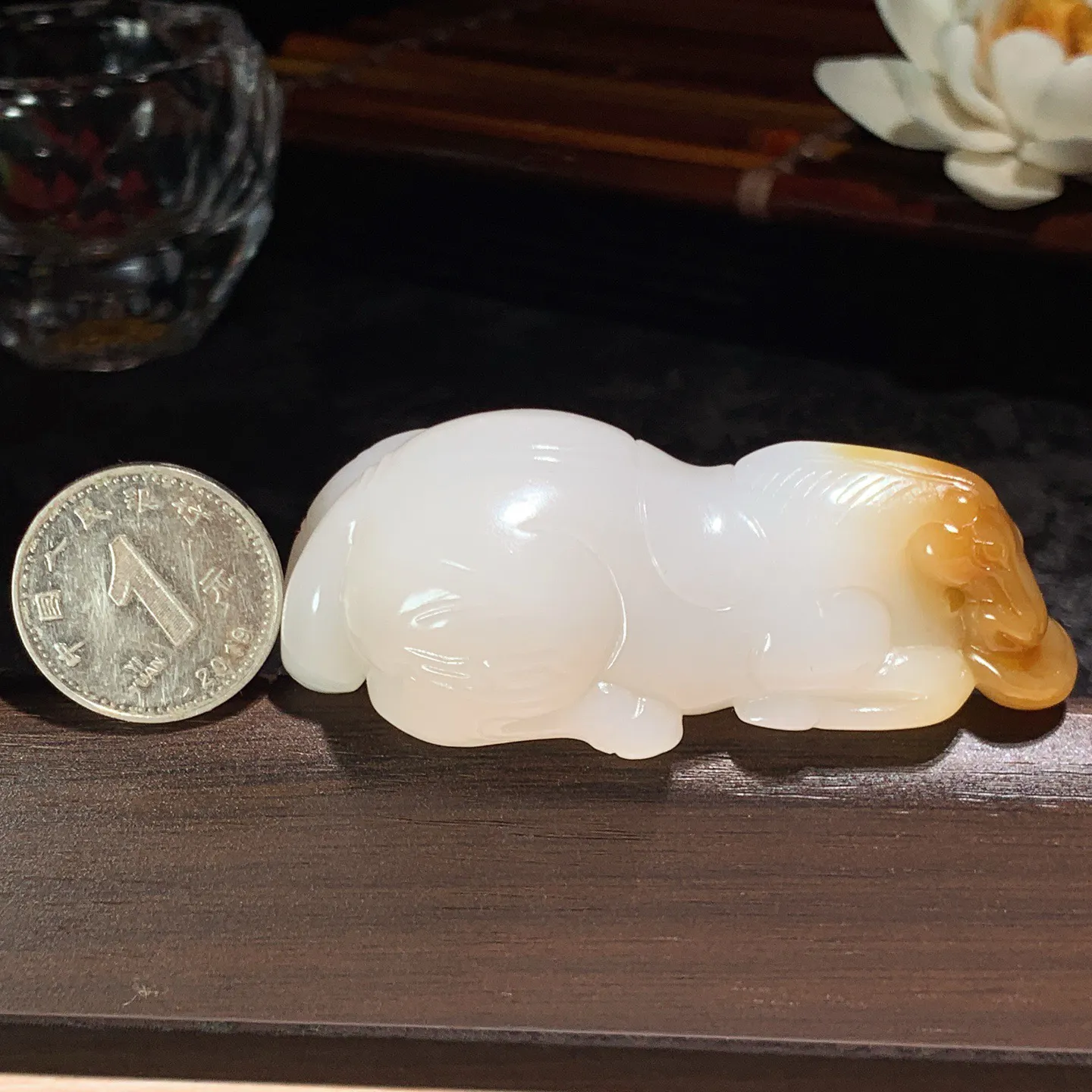 新疆和田玉且末糖羊脂白马到成功马挂件 尺寸68/30/24重66克。玉质细腻油润。手推出油。佩戴高端典雅。lt260225