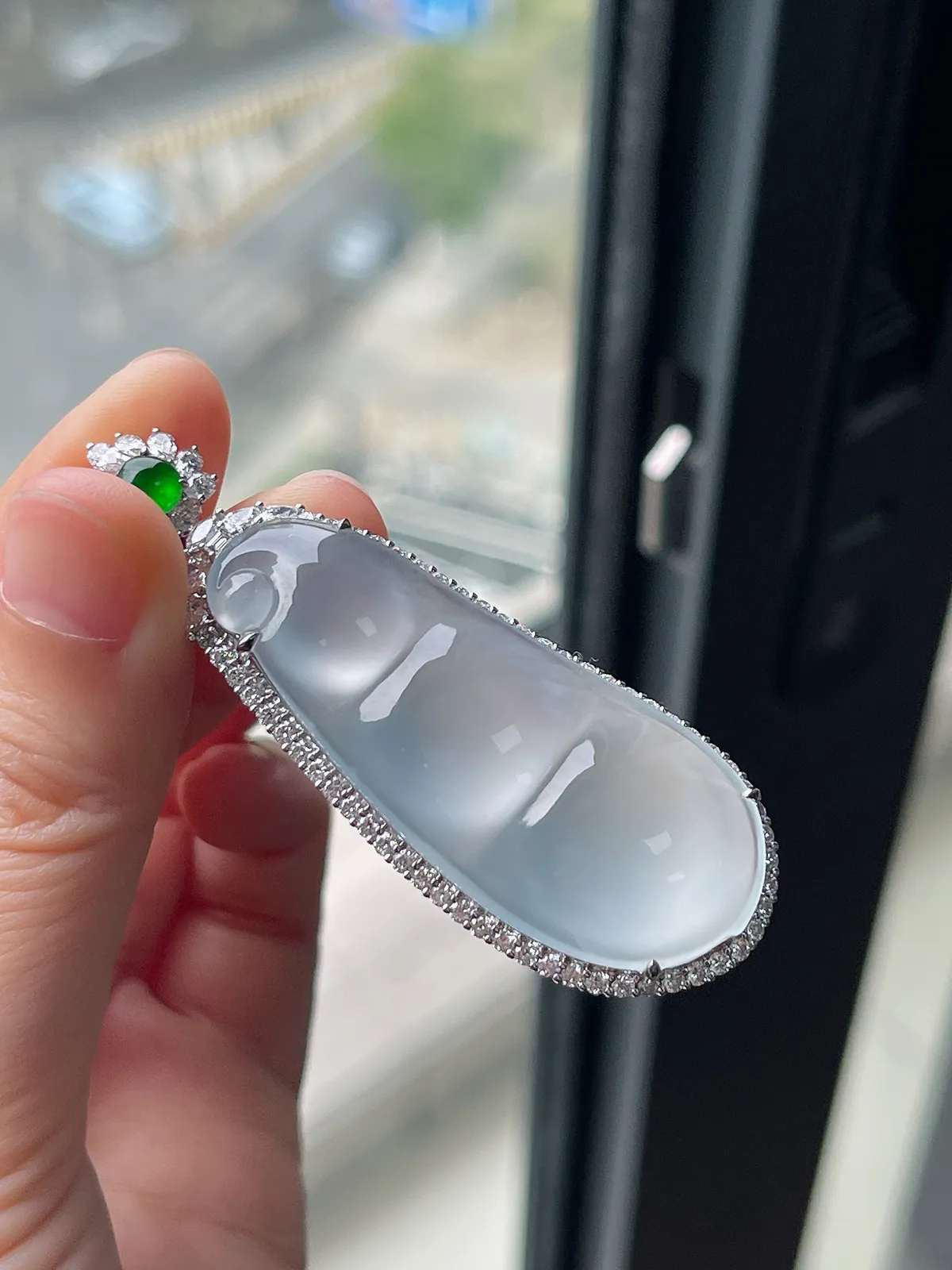 翡翠冰种白色福豆，印记：Au750,伴钻石