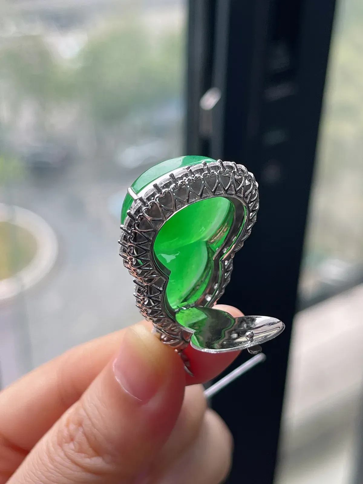 翡翠冰种绿色葫芦挂件，伴钻石