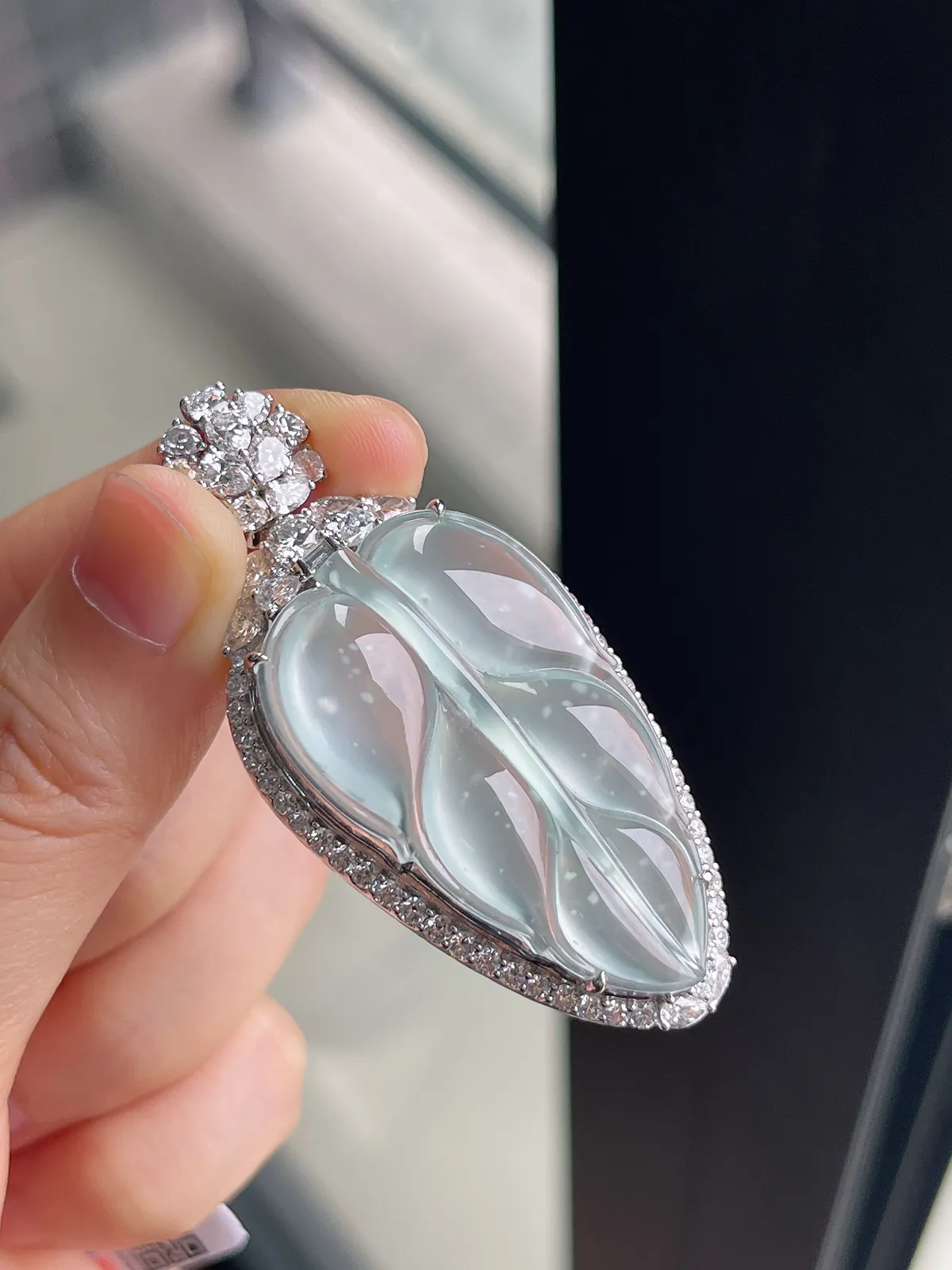 翡翠冰种白色叶子，印记：Au750