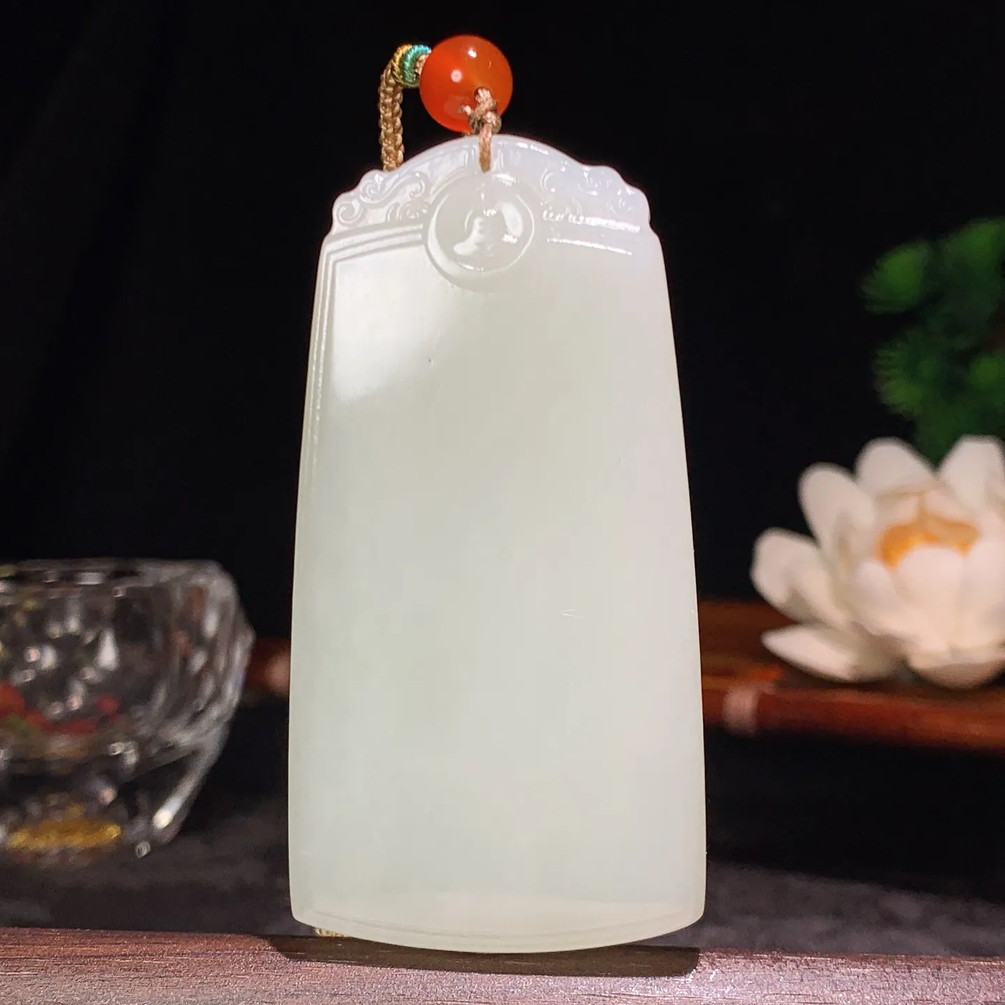 和田玉白玉平安无事牌挂件 尺寸70/36/10重63.5克。玉质细腻油润。手推出油。佩戴高端典雅。lt260225