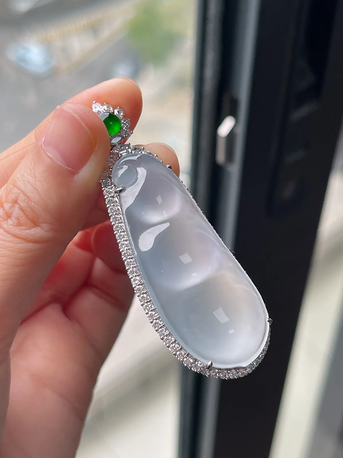 翡翠冰种白色福豆，印记：Au750,伴钻石