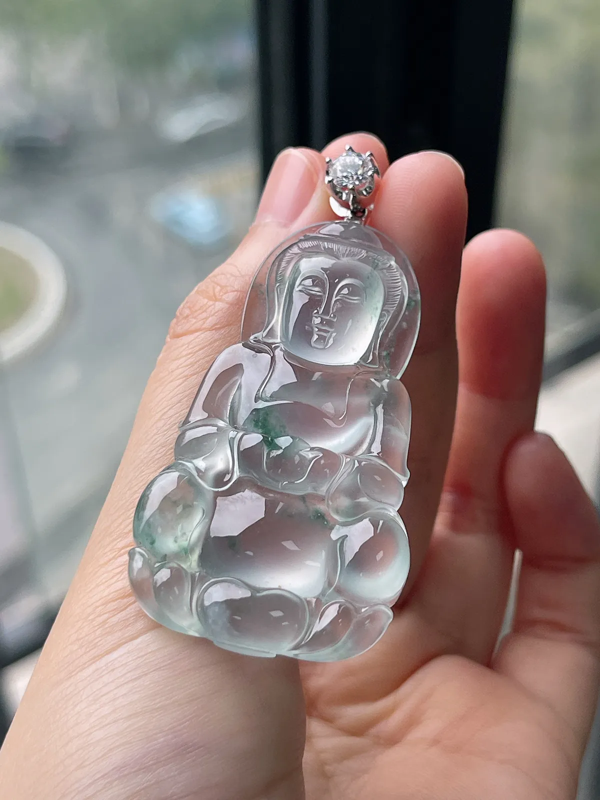 翡翠冰种白色观音吊坠，印记：Au750,伴钻石